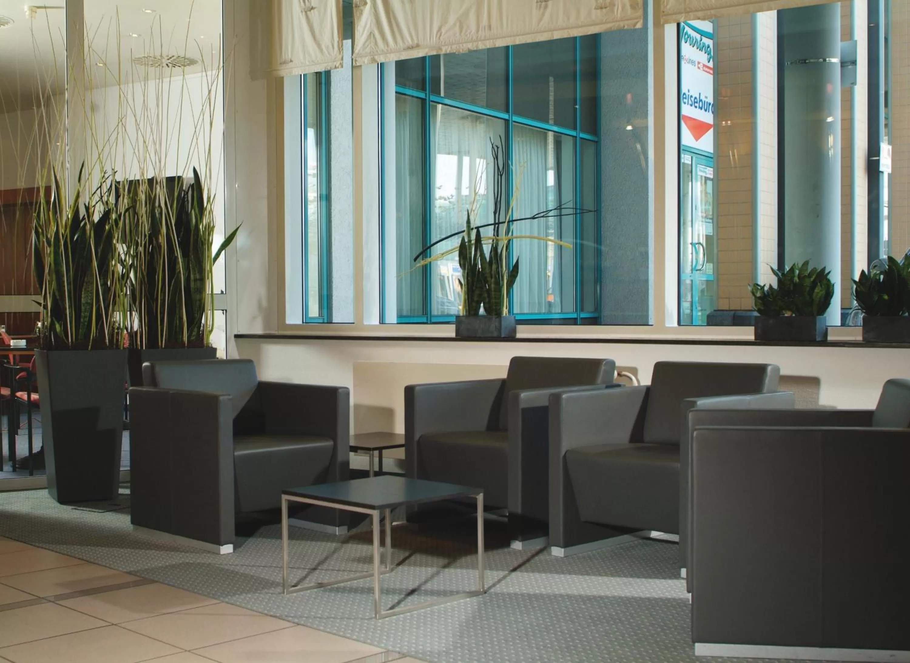 Lobby or reception in IntercityHotel Kassel
