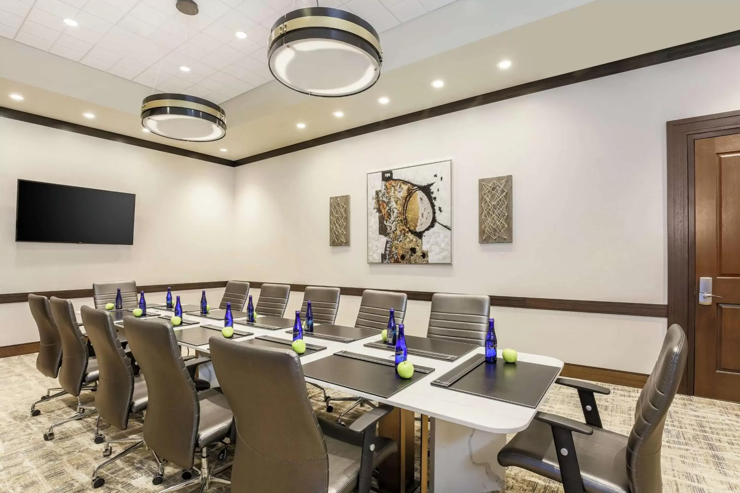 Meeting/conference room, Restaurant/Places to Eat in Embassy Suites By Hilton Syracuse Destiny USA