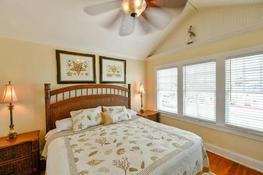 Bedroom, Bed in Old Colorado Inn