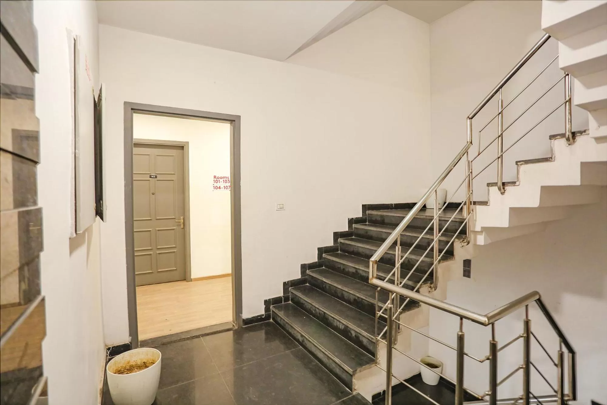 Lobby or reception in FabHotel Roseman