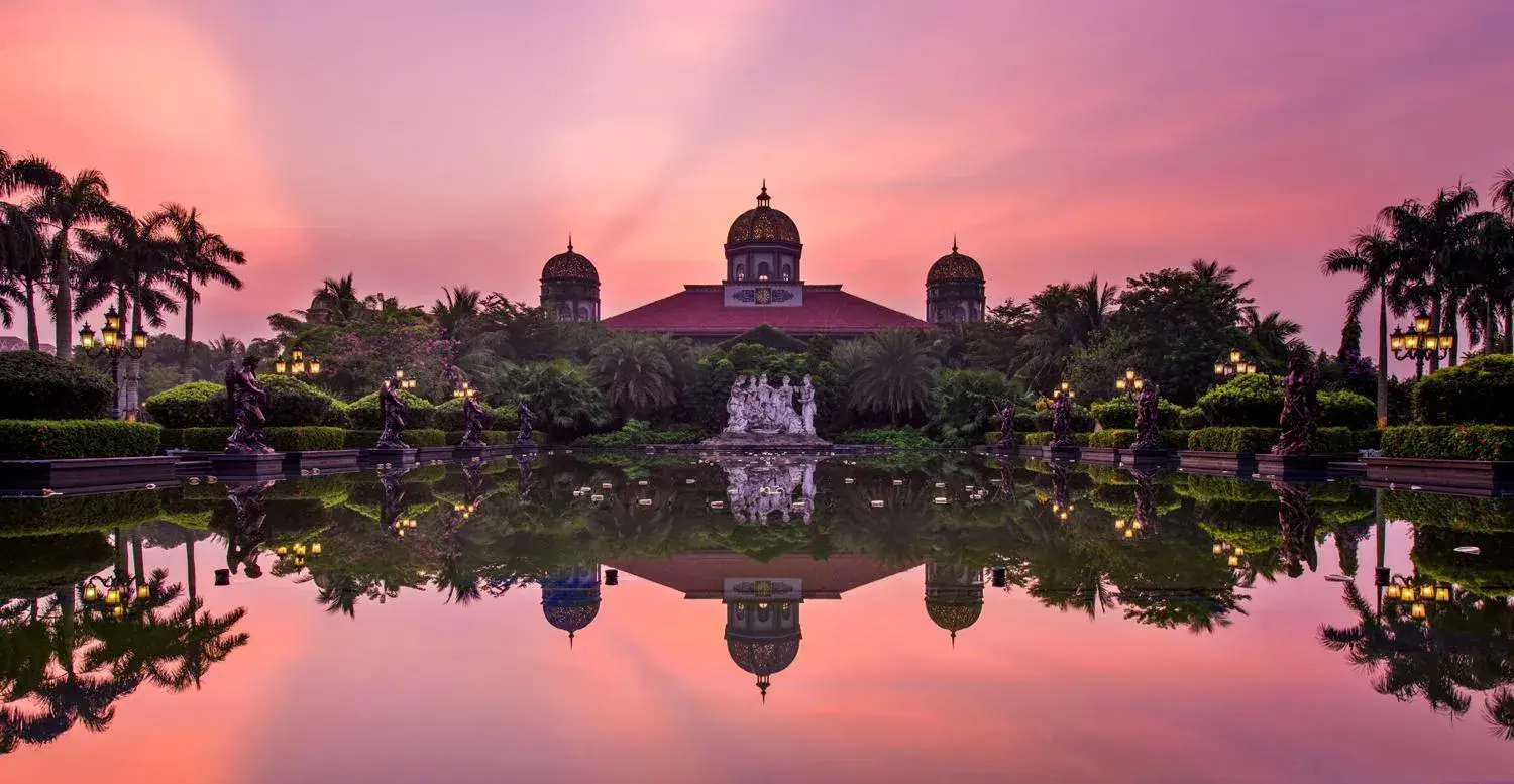 Sunrise/Sunset in Wyndham Garden Haikou South