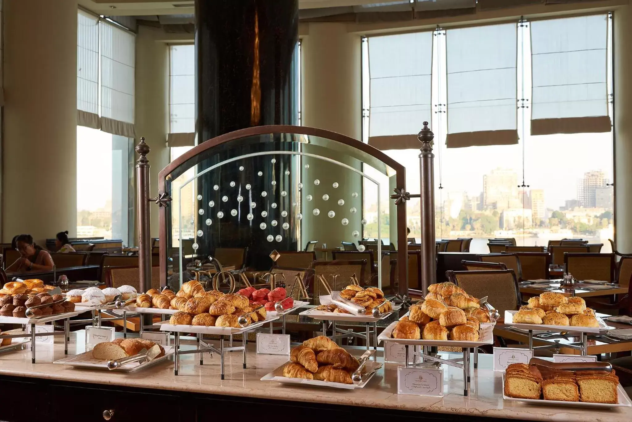 Restaurant/places to eat in Grand Nile Tower