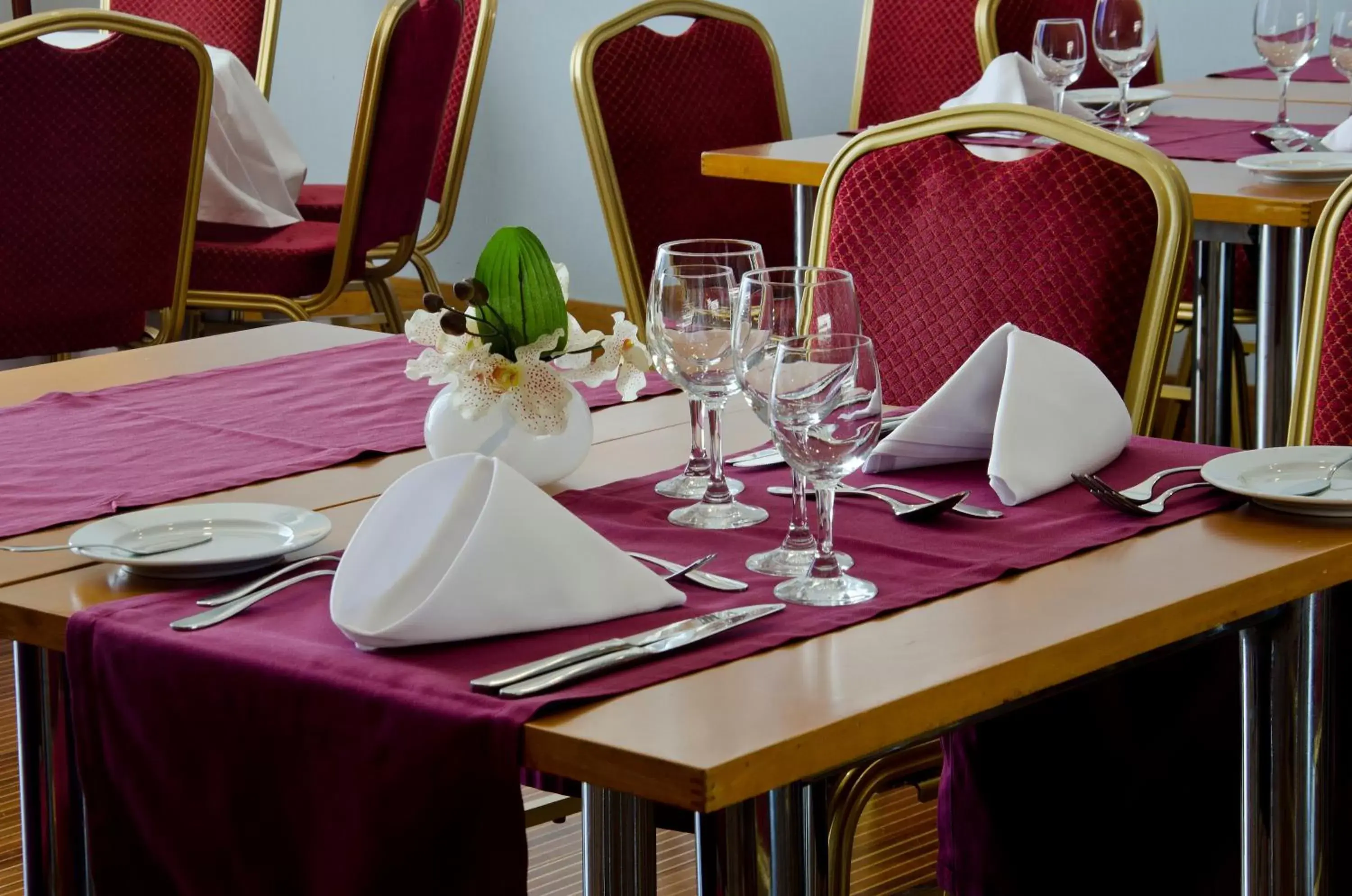 Restaurant/Places to Eat in VIP Executive Santa Iria Hotel