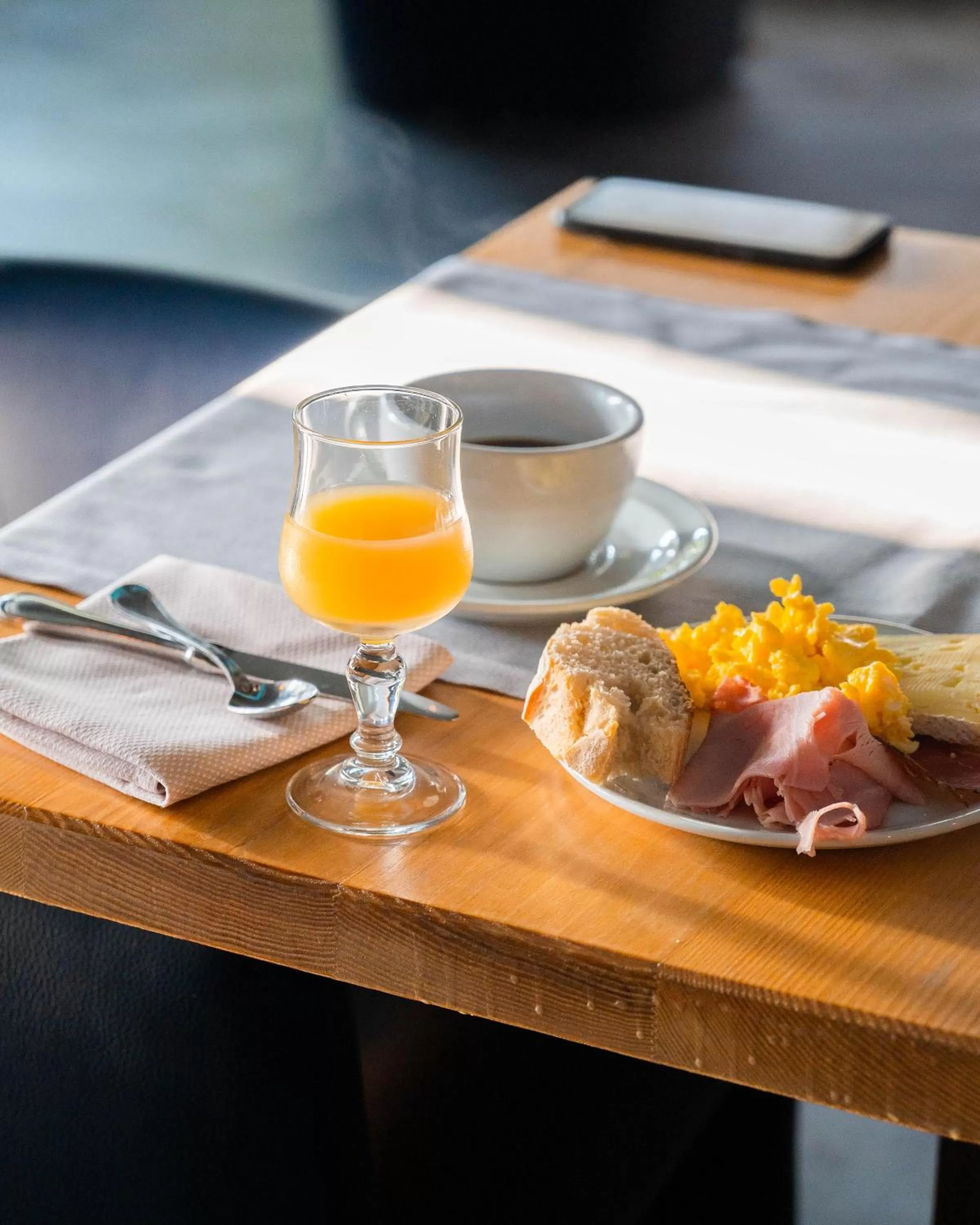 Breakfast in The Originals Boutique, Hôtel du Pont Roupt, Mende