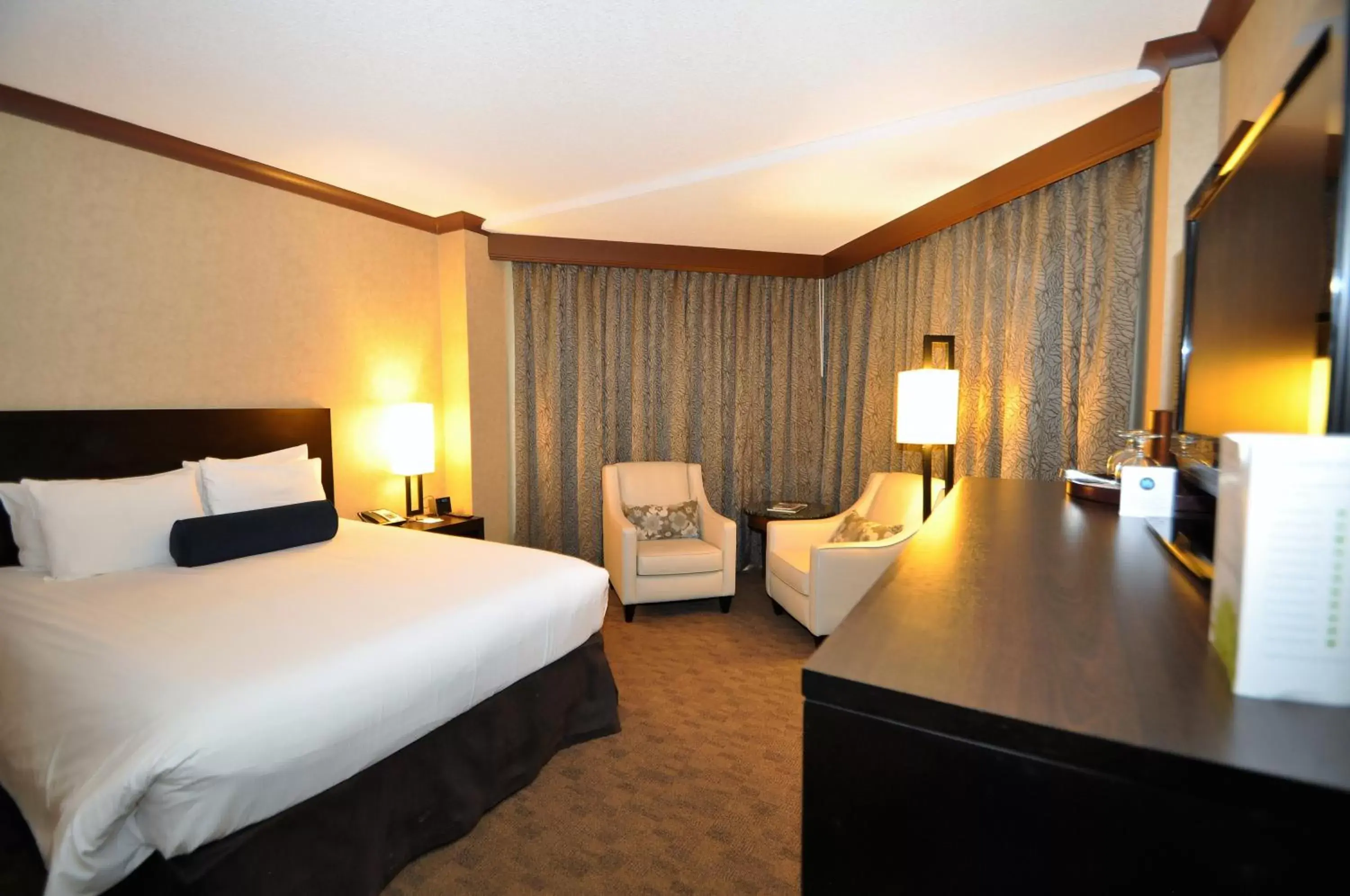 Bedroom, Bed in Rimrock Resort Hotel
