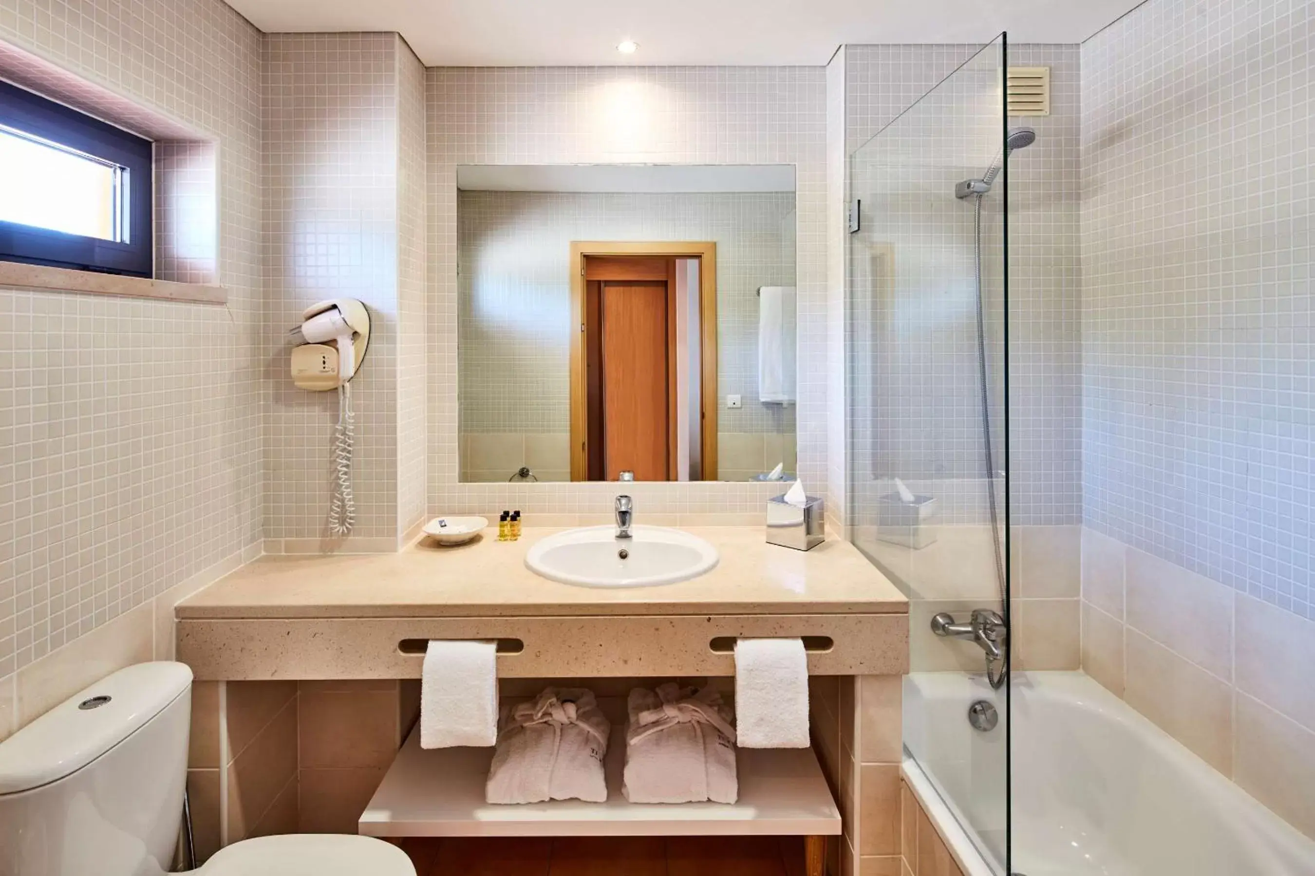 Shower, Bathroom in NH Marina Portimao Resort