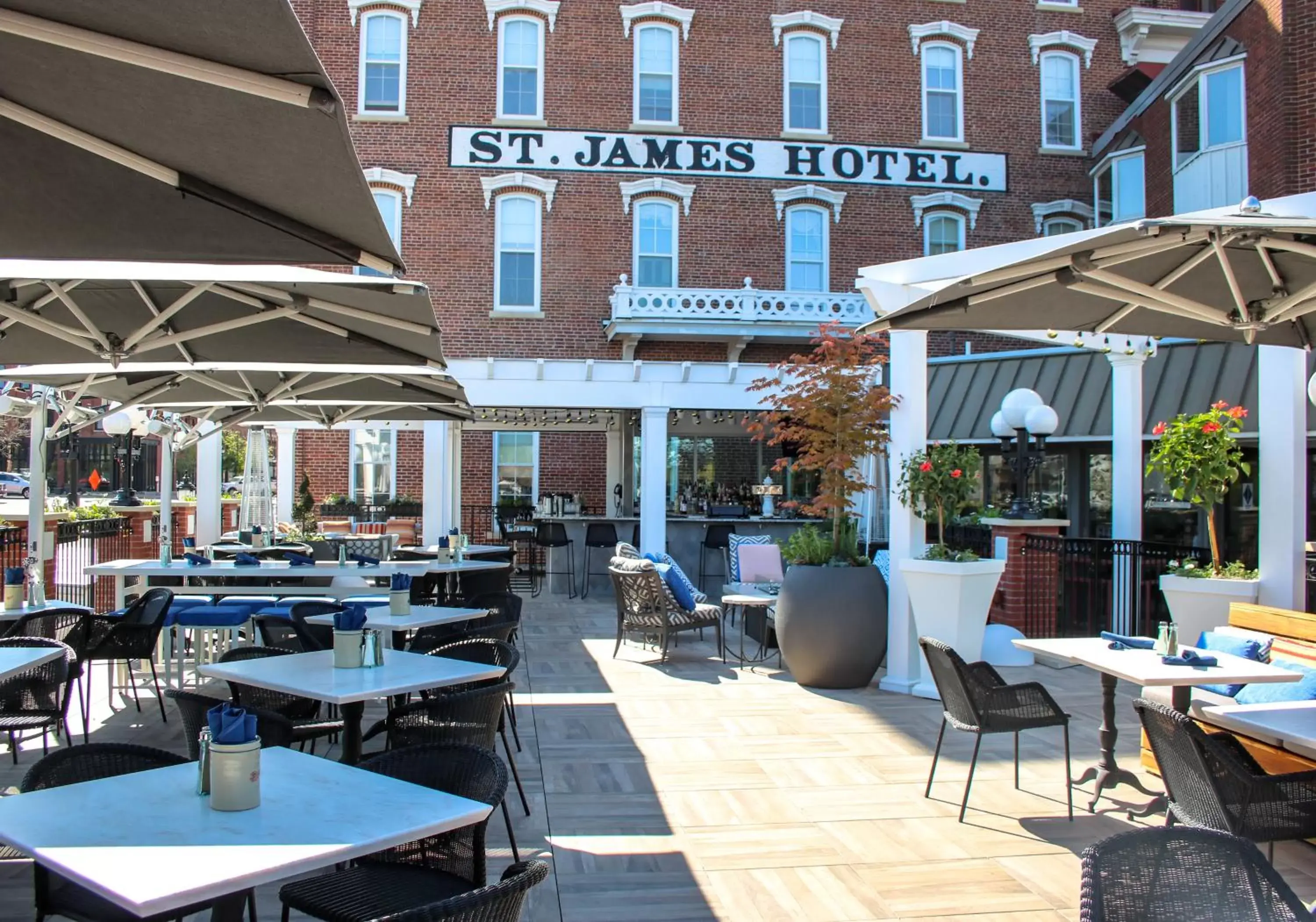 Patio, Restaurant/Places to Eat in St James Hotel