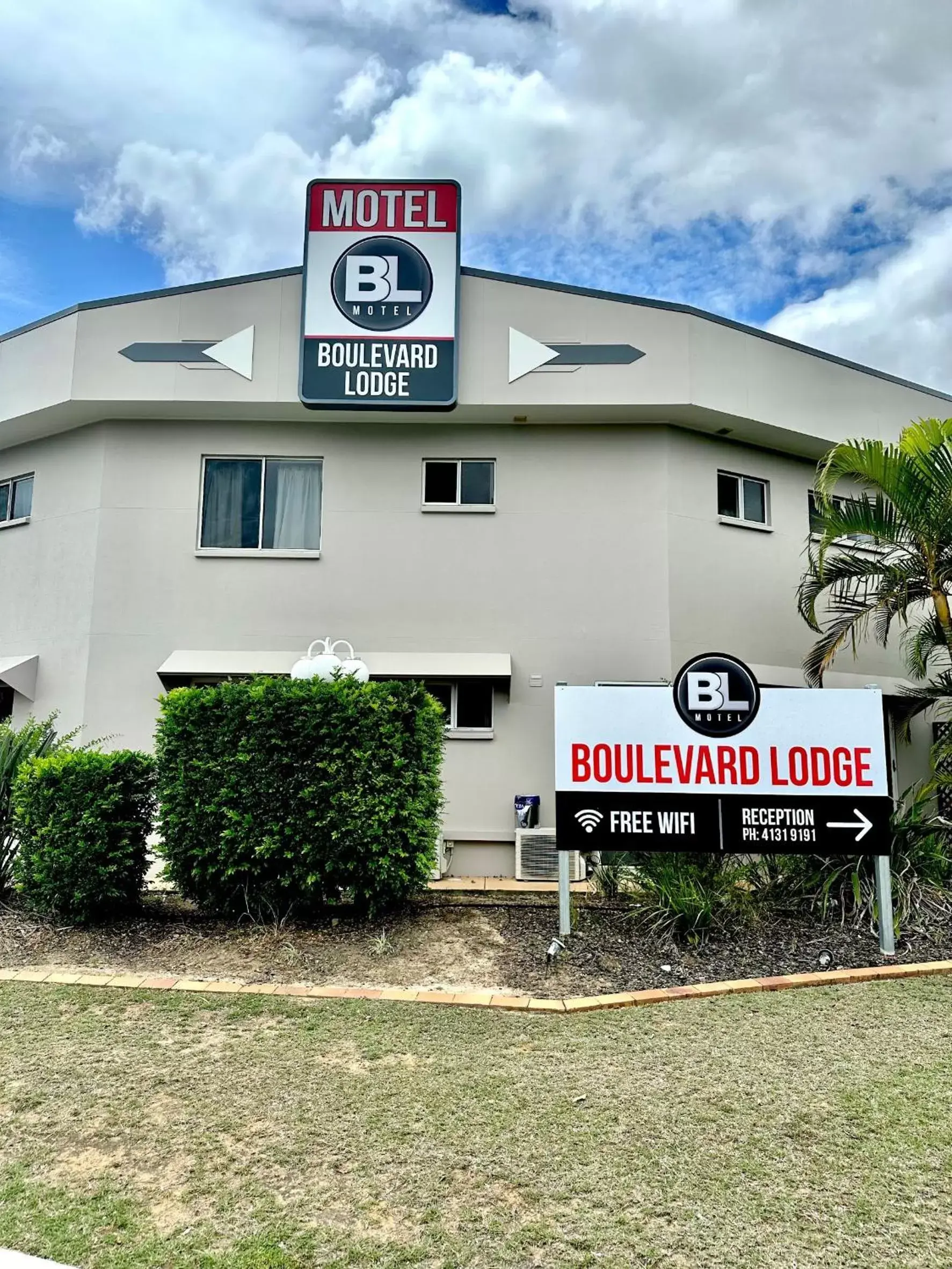 Property Logo/Sign in Boulevard Lodge Bundaberg