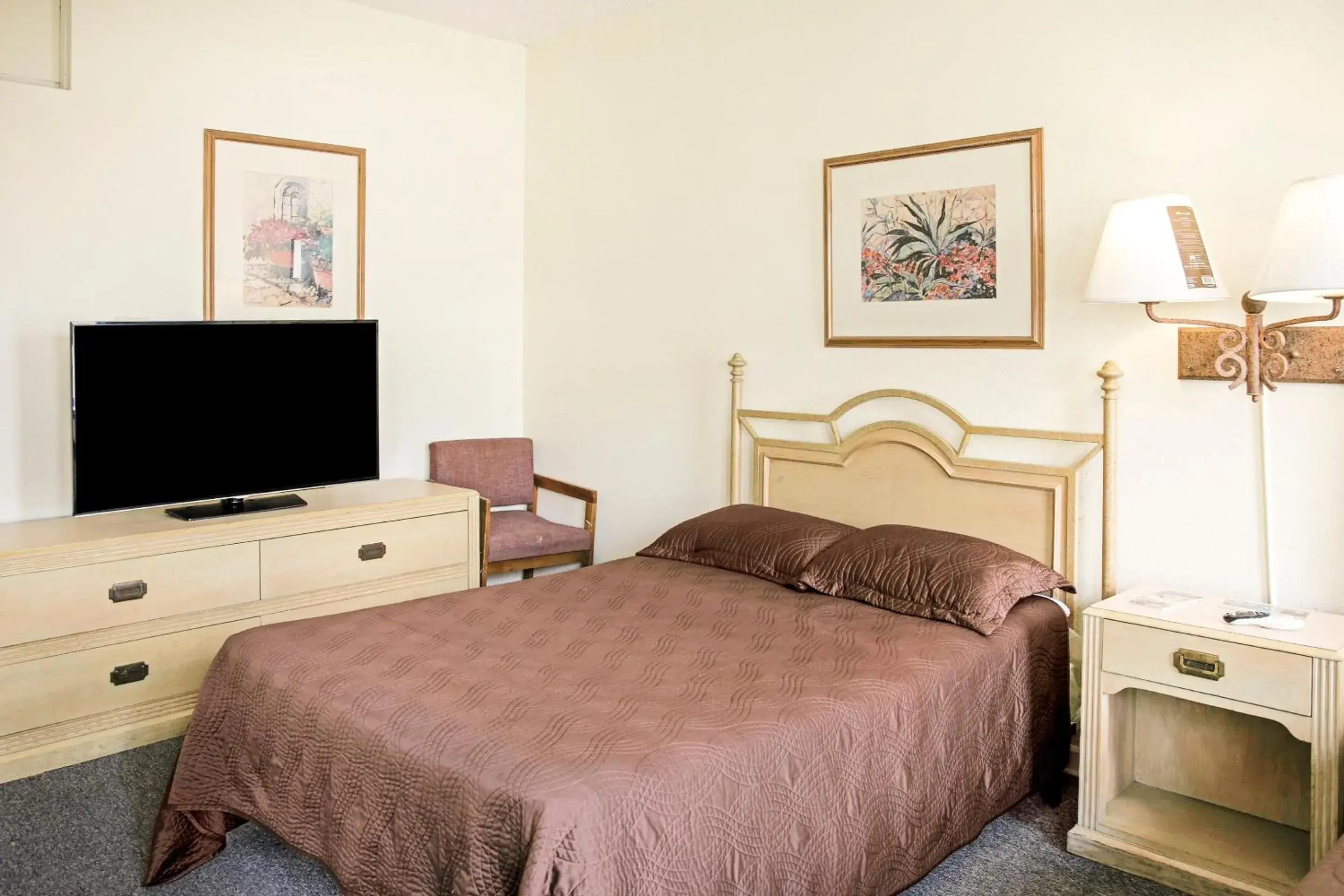 Bedroom in OYO Cameron Historic Hotel Brownsville I-69E