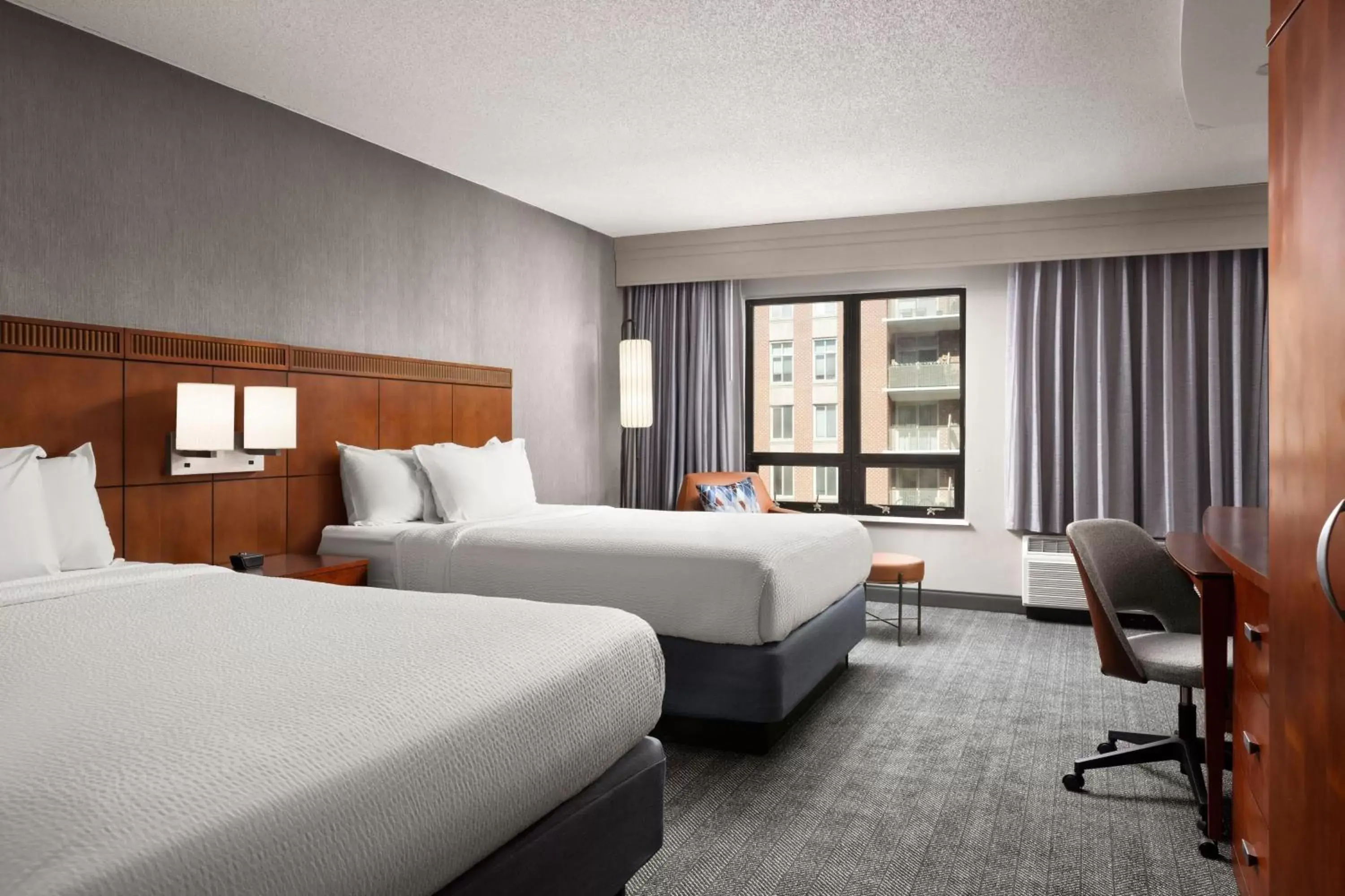 Photo of the whole room in Courtyard by Marriott Washington Capitol Hill/Navy Yard