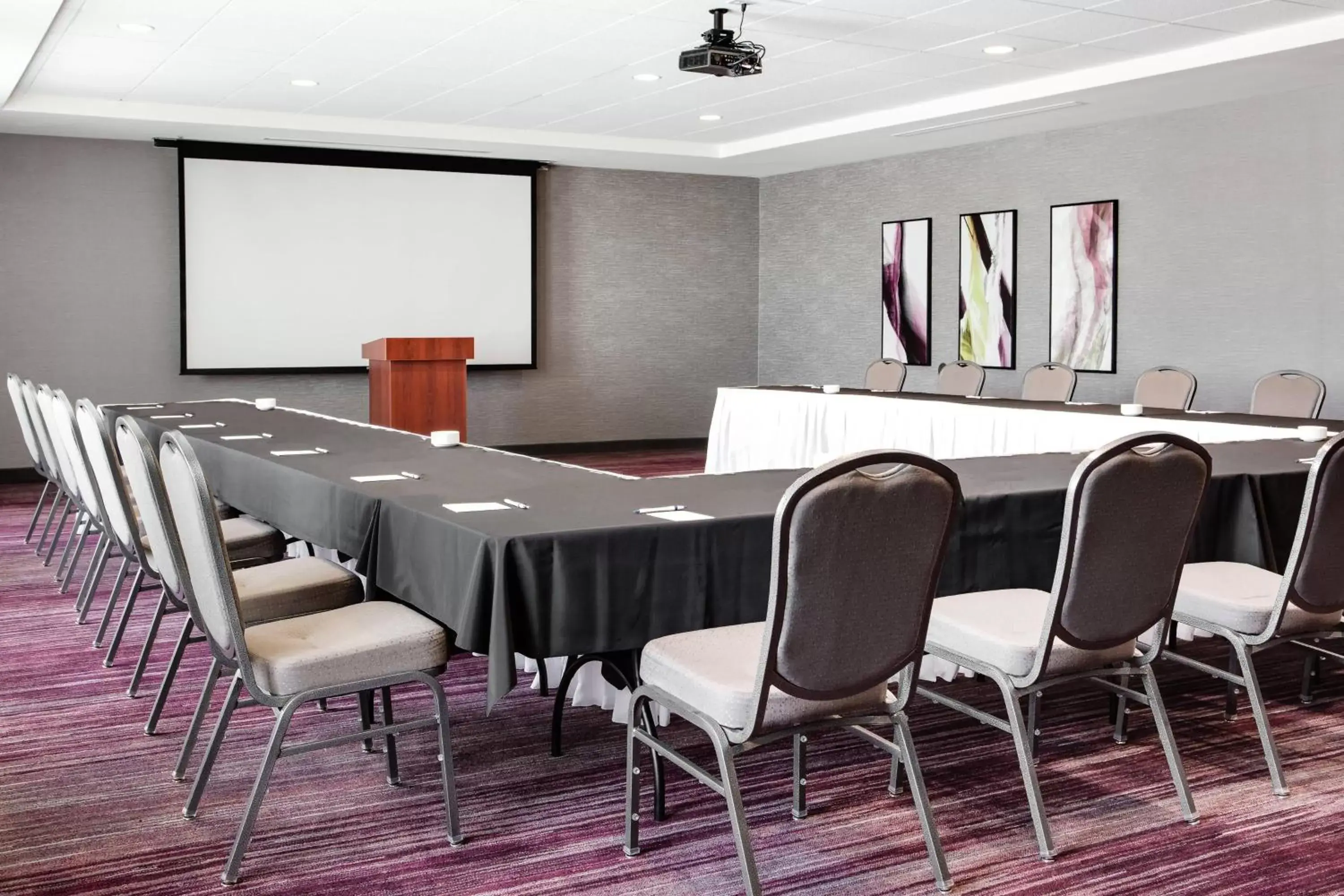 Meeting/conference room in Courtyard by Marriott Omaha Bellevue at Beardmore Event Center