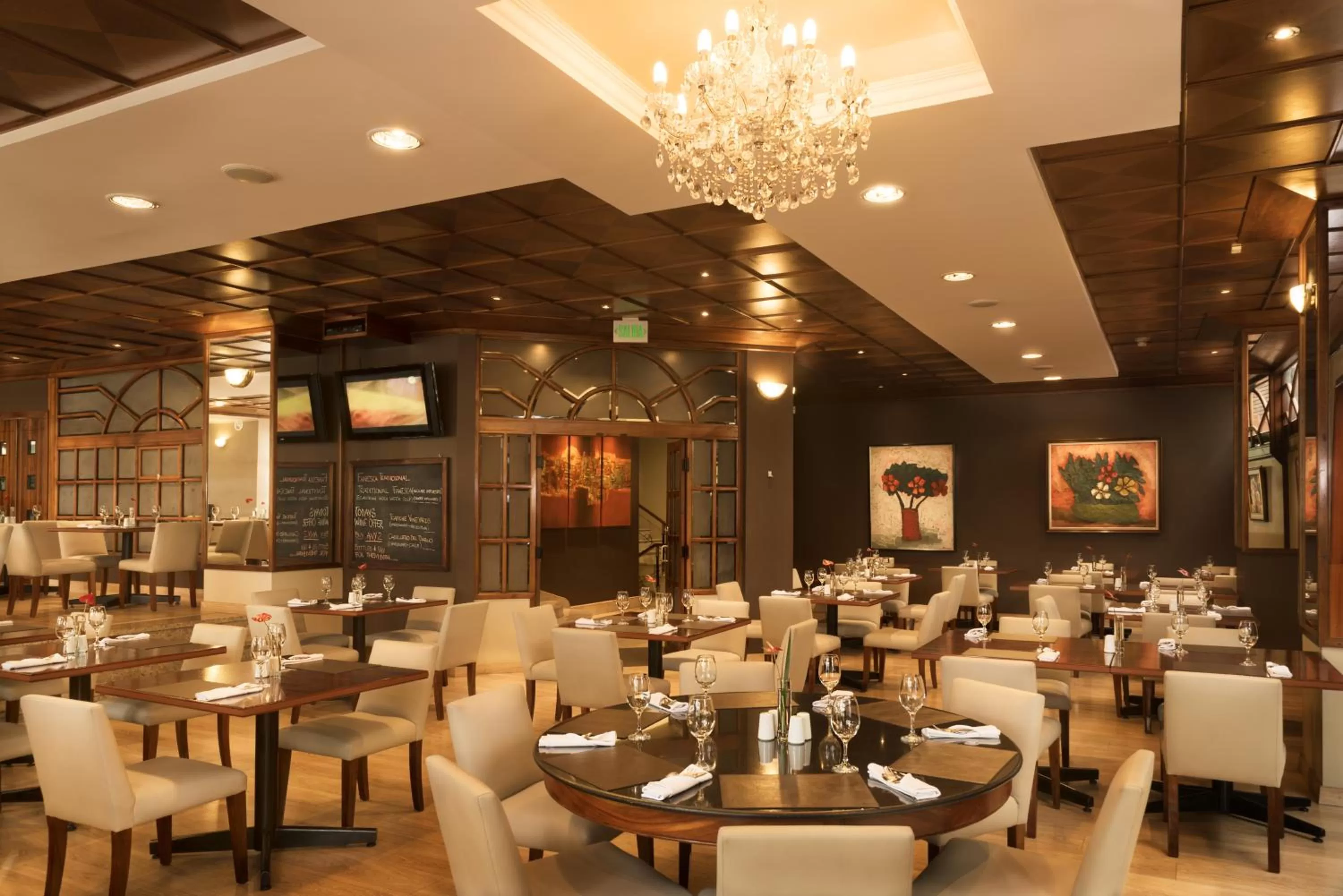 Restaurant/places to eat in Hotel Reina Isabel