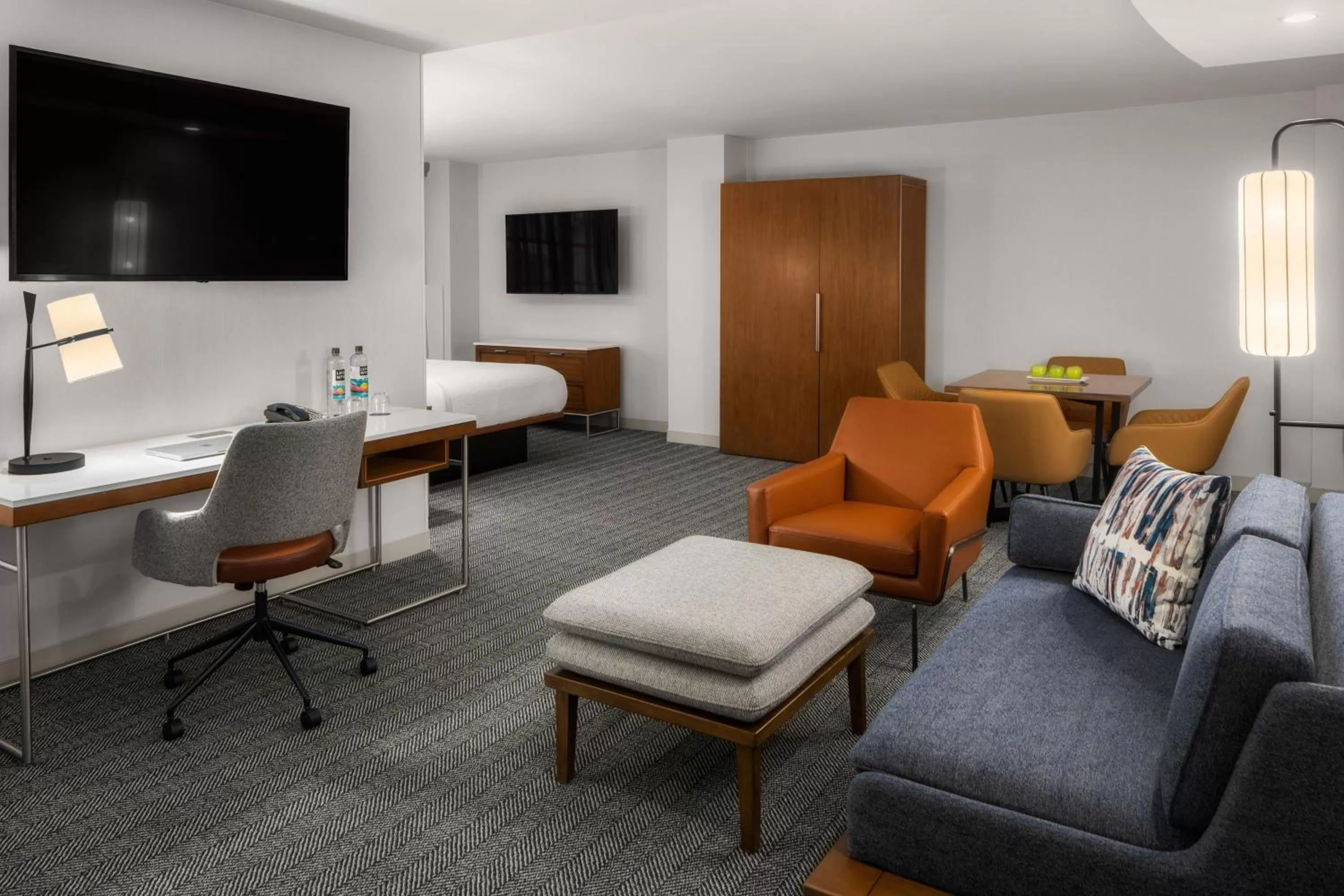 Bedroom in Courtyard by Marriott Seattle Bellevue/Downtown