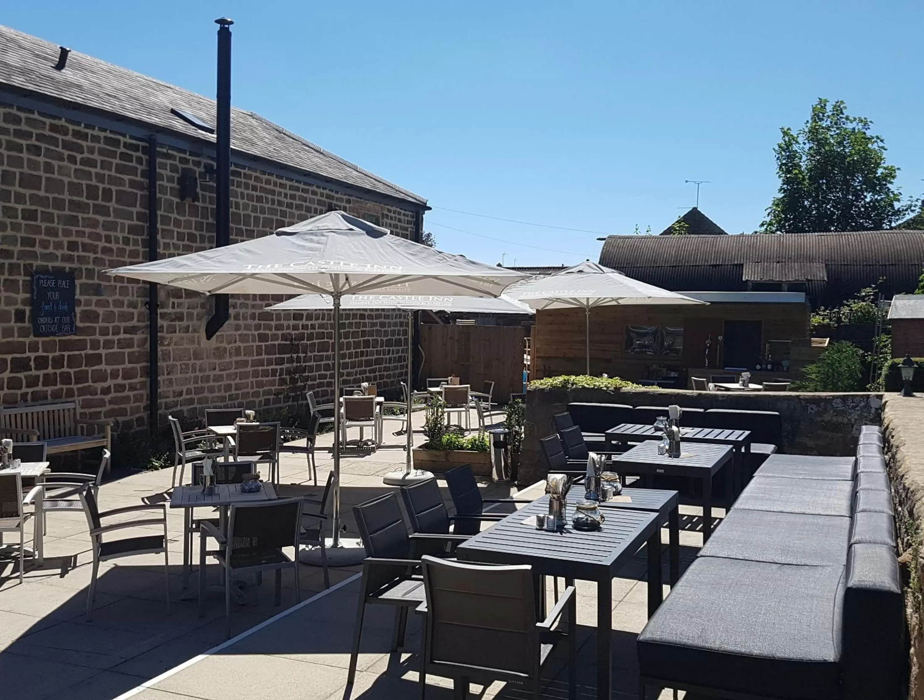 Patio, Restaurant/Places to Eat in The Castle Inn