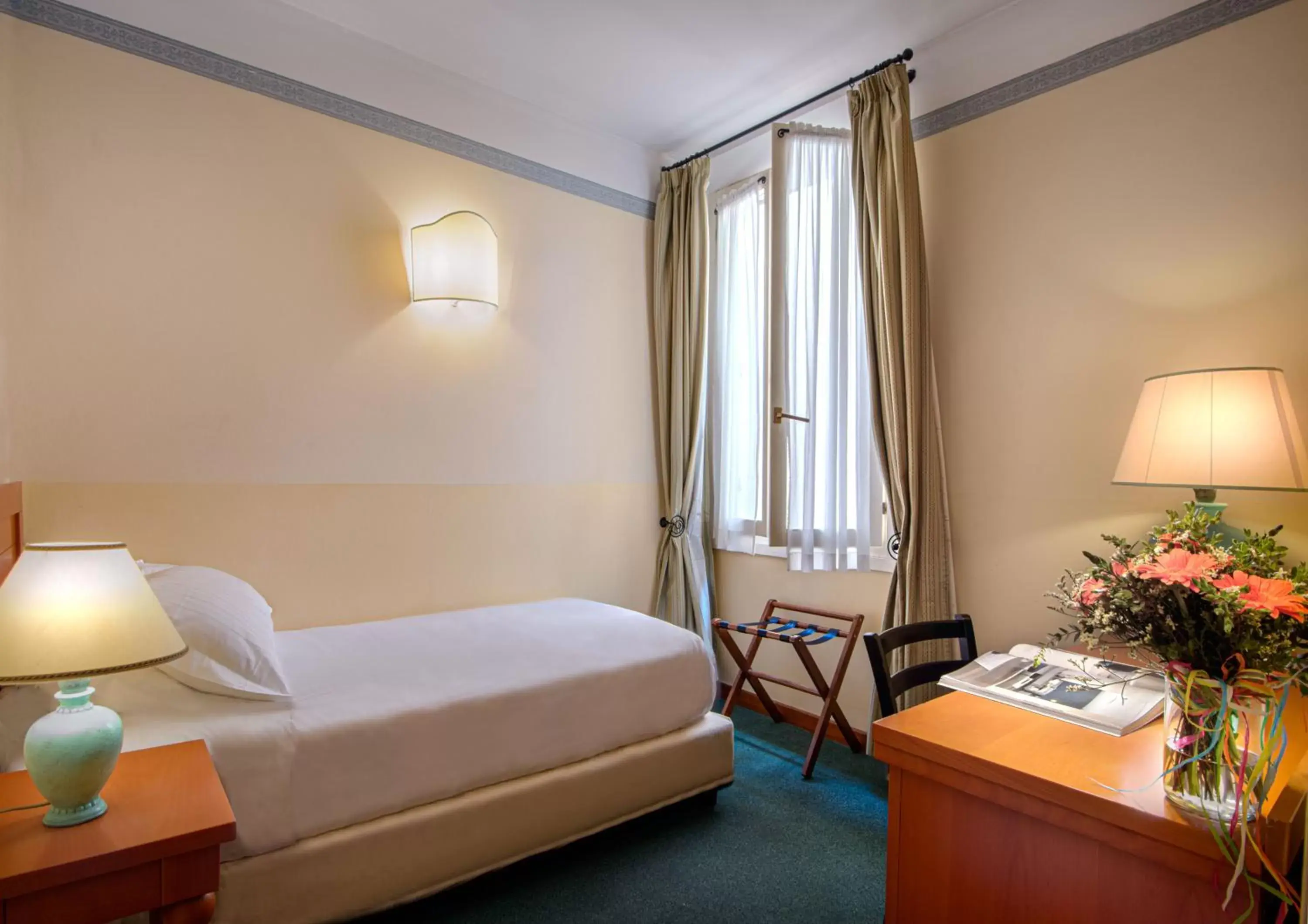 Bedroom, Bed in Hotel Botticelli
