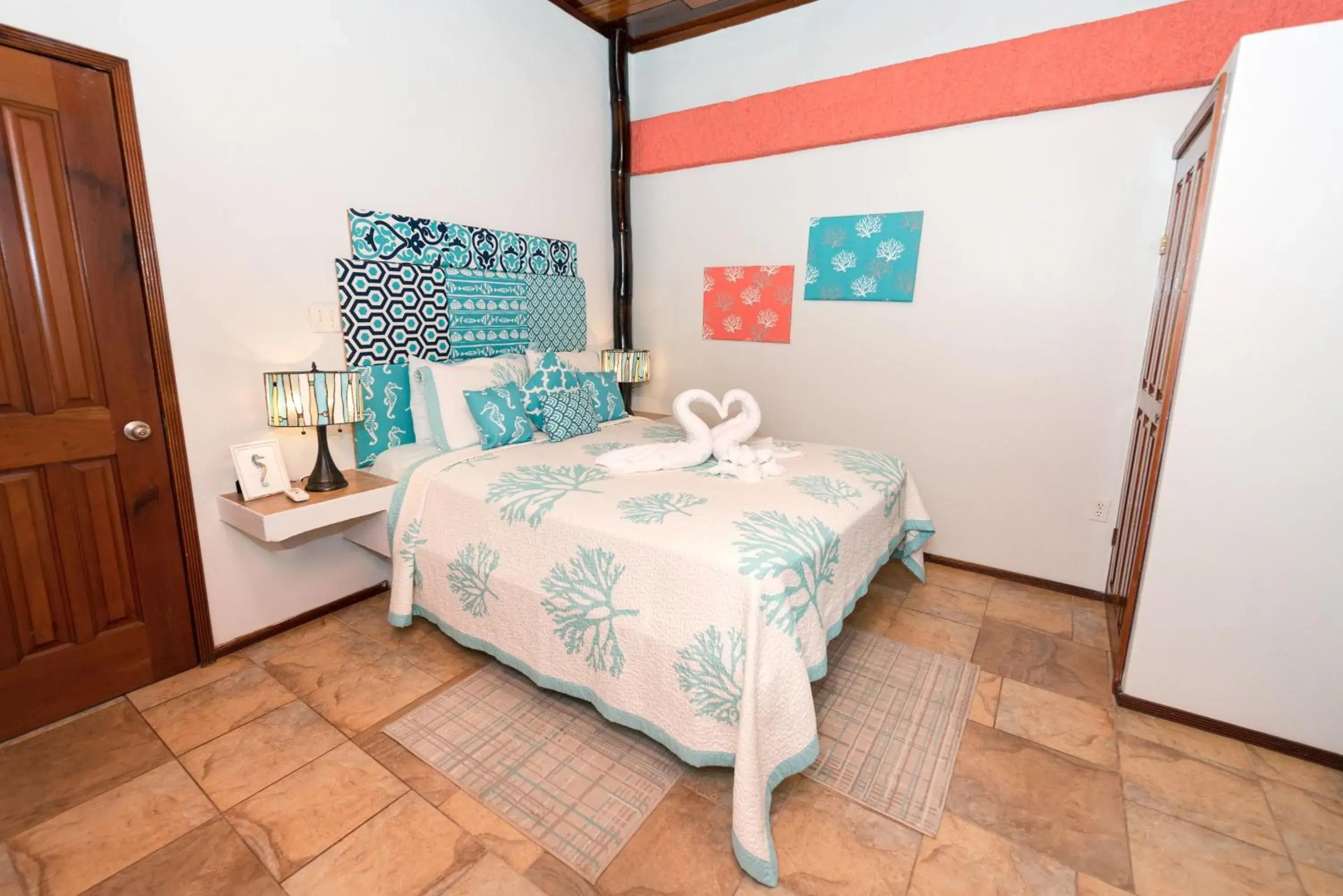 Bedroom, Bed in Bella Vista Resort Belize