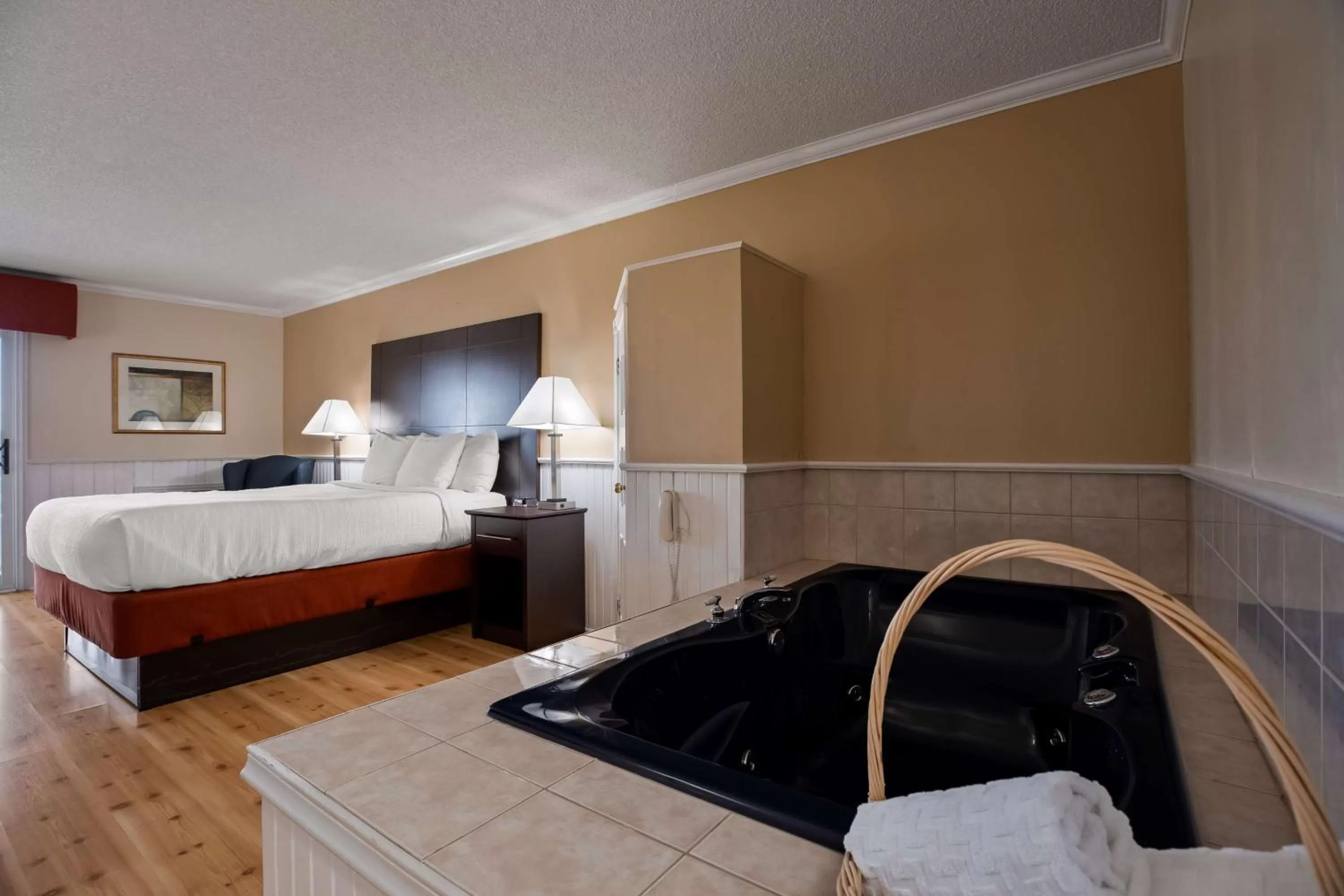 Photo of the whole room, Bed in Best Western Smiths Falls Hotel