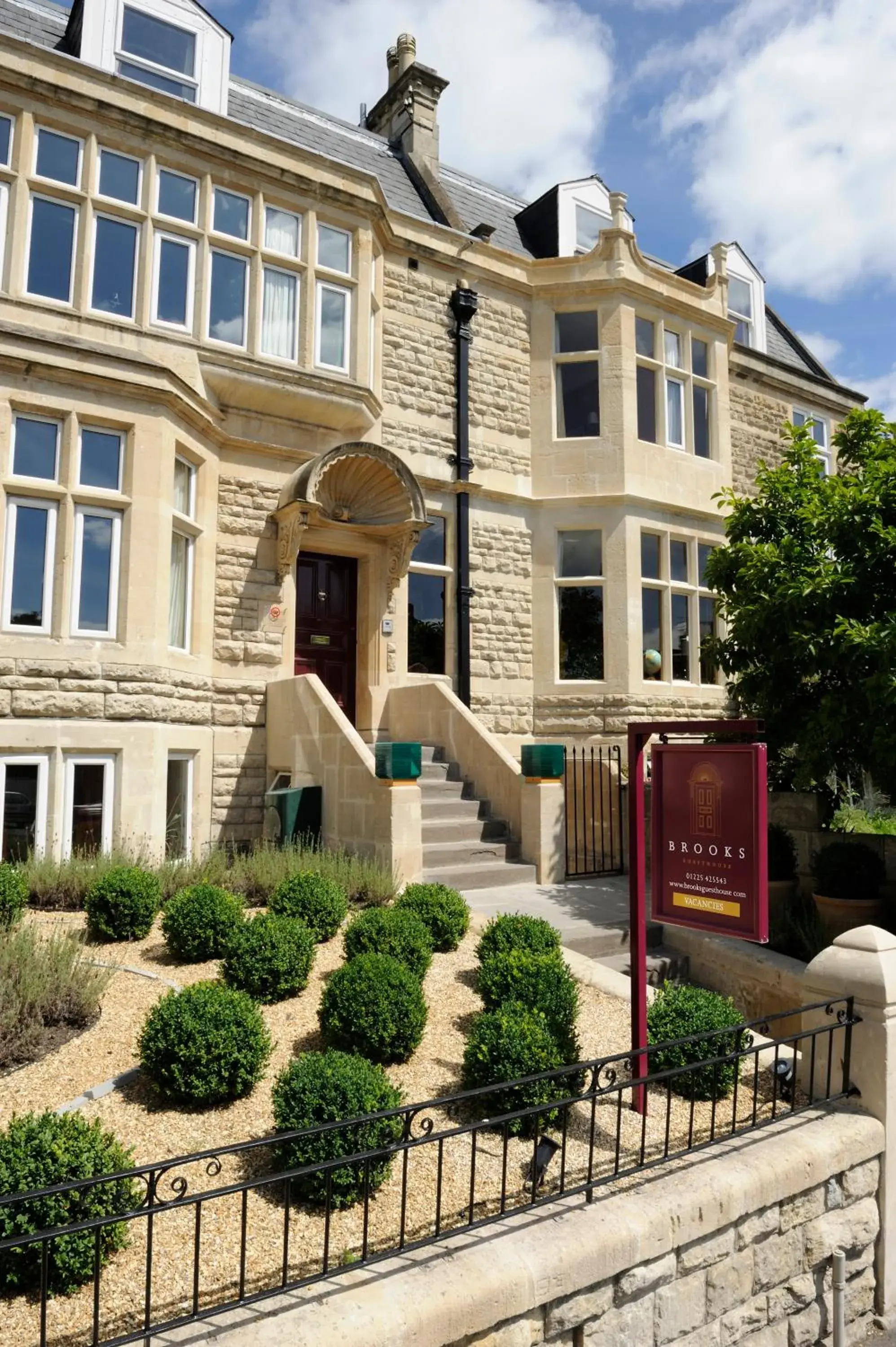 Facade/entrance in Brooks Guesthouse Facade/entrance in Brooks Guesthouse