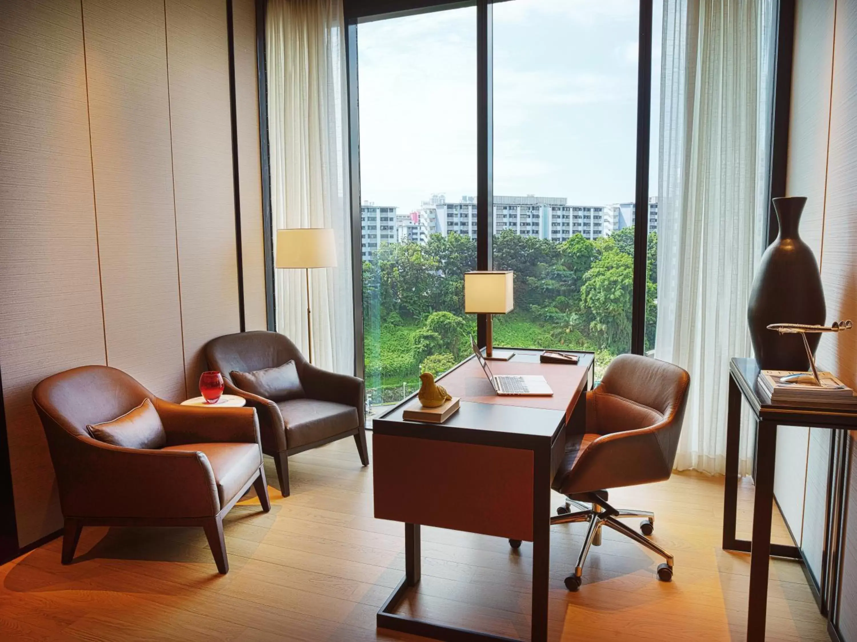 Bedroom, Seating Area in InterContinental Singapore Robertson Quay, an IHG Hotel