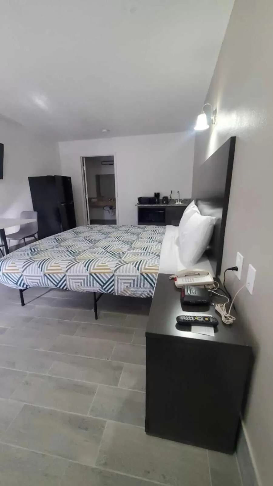 Bedroom, Bed in Crestview Inn