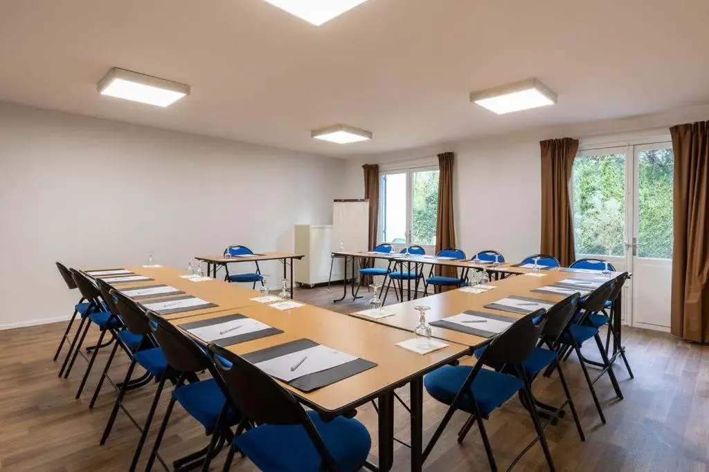 Meeting/conference room in Sure Hotel by Best Western Plaisir