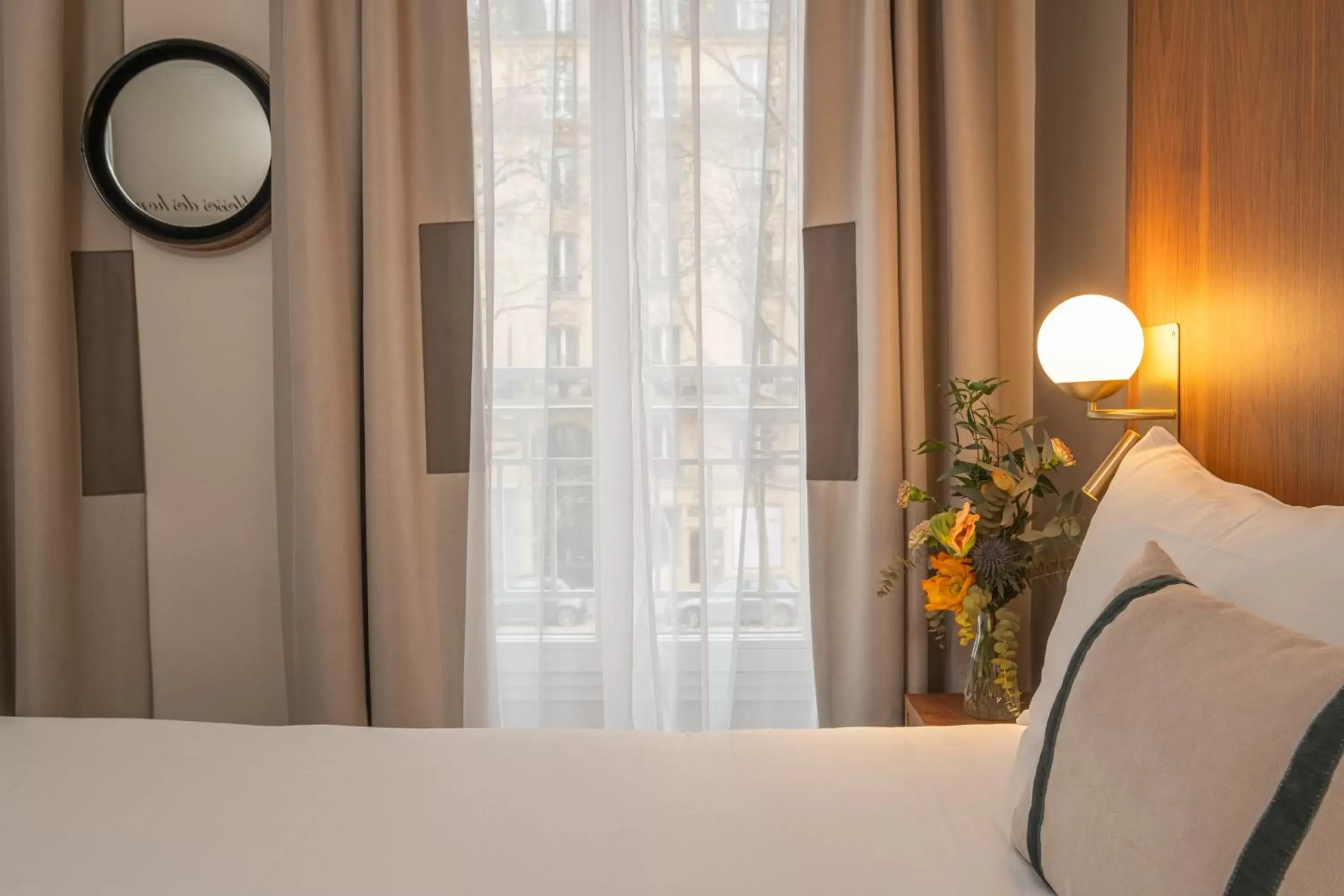 View (from property/room), Bed in Hôtel Le Tourville by Inwood Hotels
