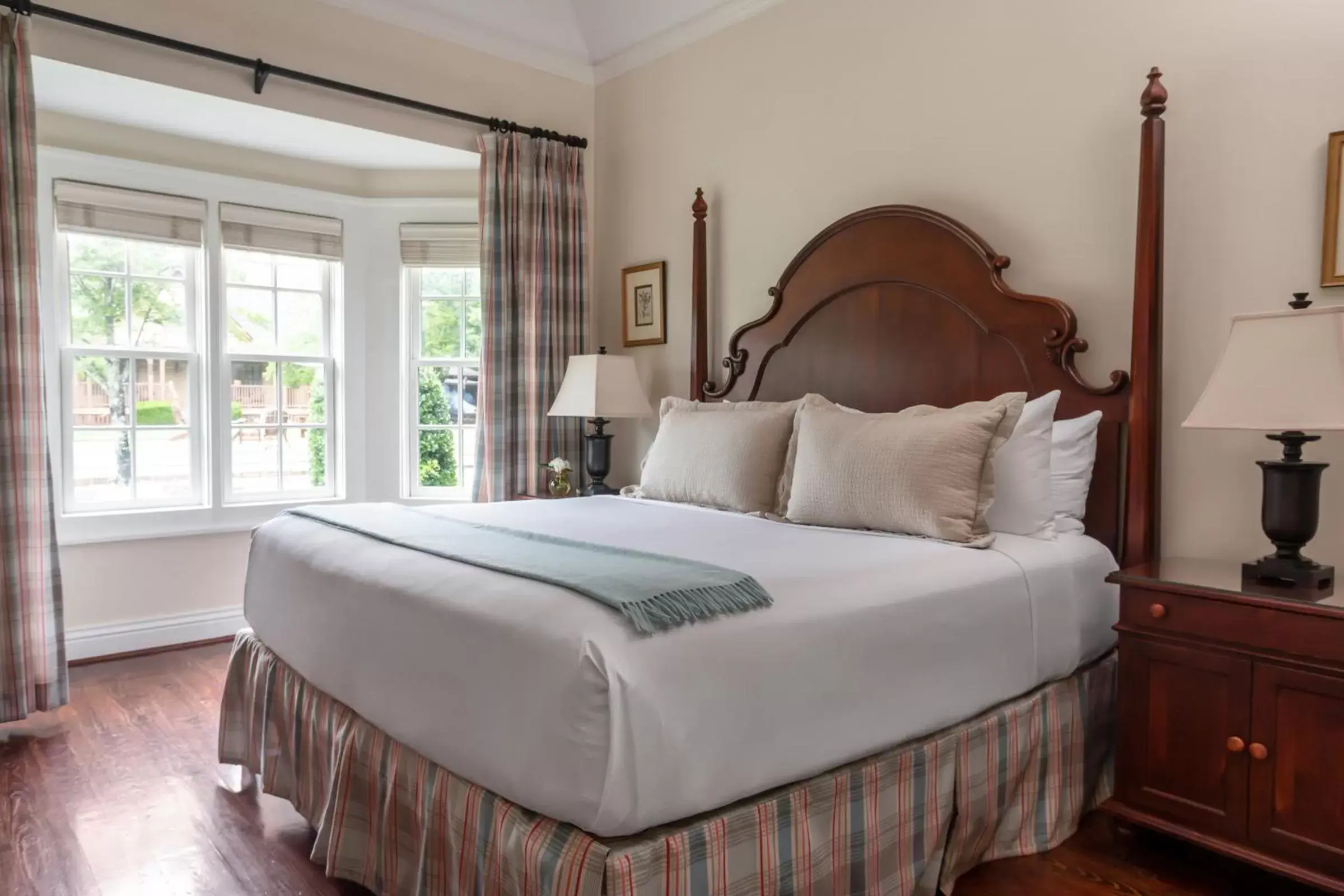 Bedroom, Bed in Barnsley Resort