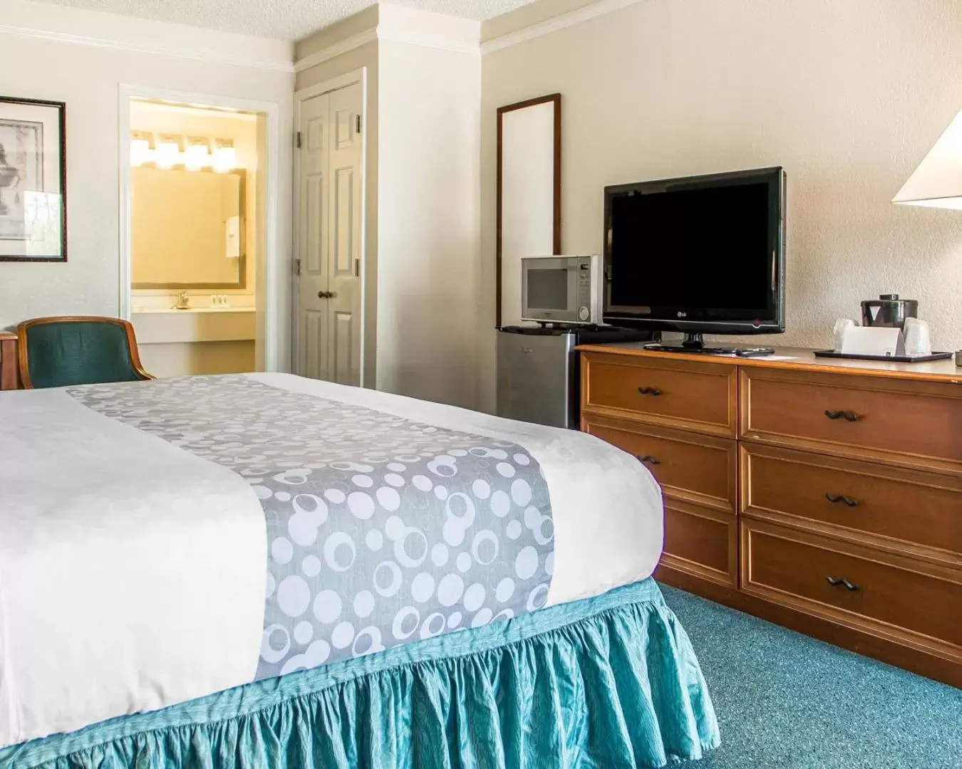 King Room - Non-Smoking in Quality Inn Tulsa Central King Room - Non-Smoking in Quality Inn Tulsa Central