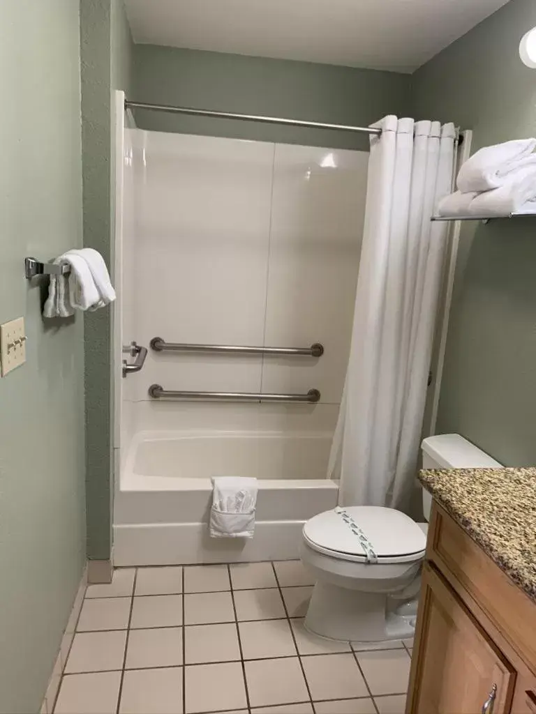 Shower, Bathroom in Loma Linda Inn