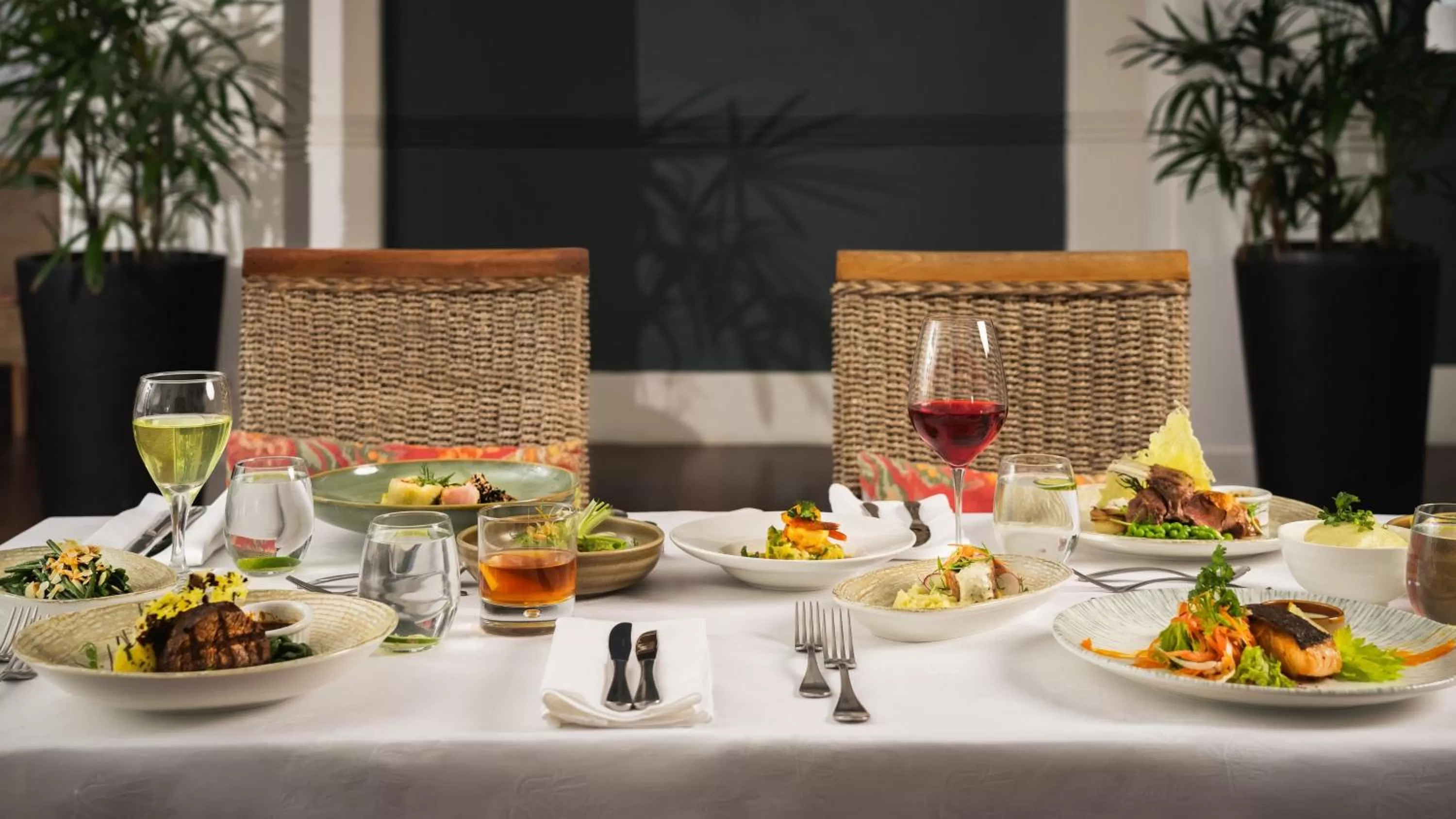 Restaurant/places to eat in Grand Pacific Hotel