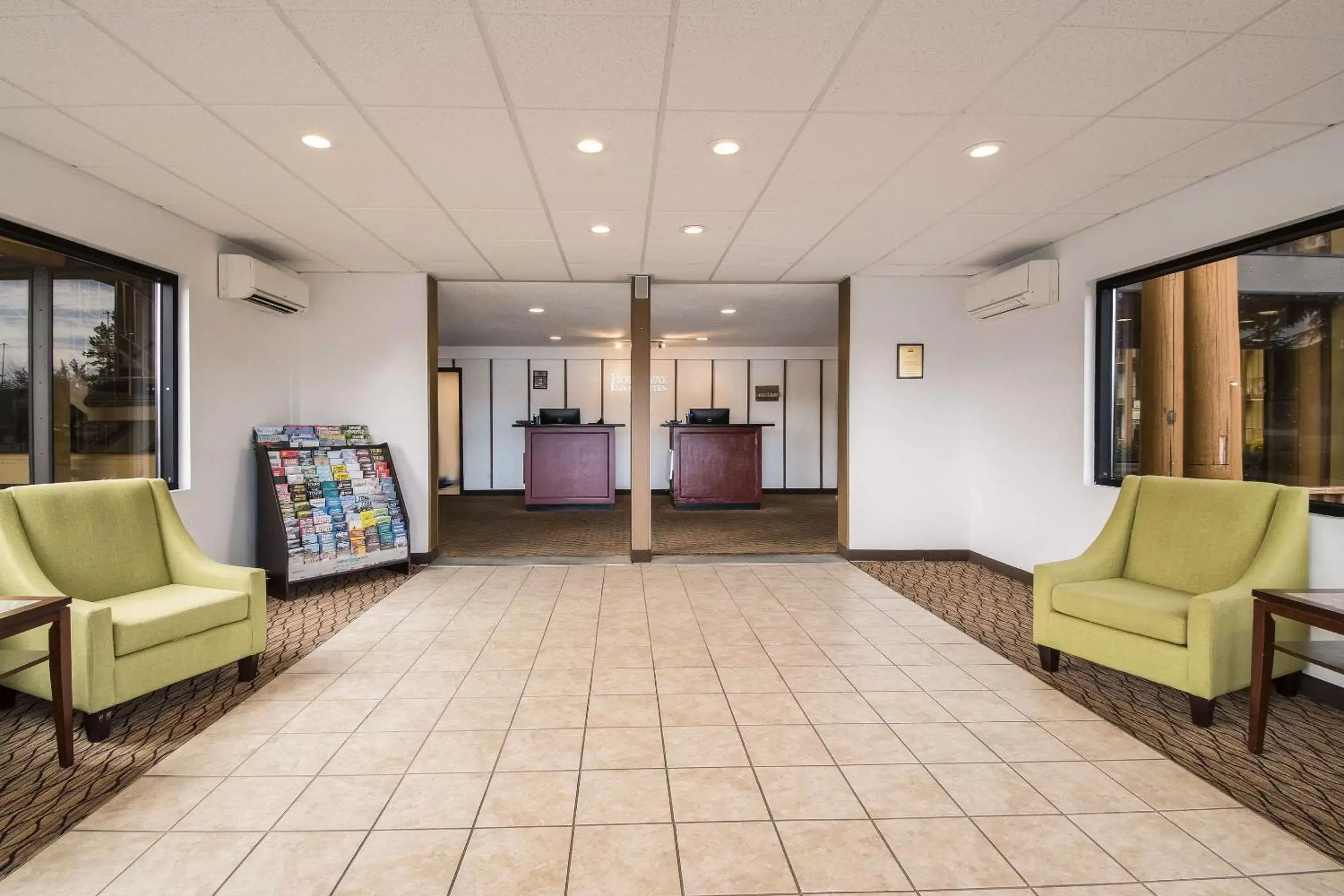 Lobby or reception, Lobby/Reception in Rodeway Inn & Suites Portland - Jantzen Beach