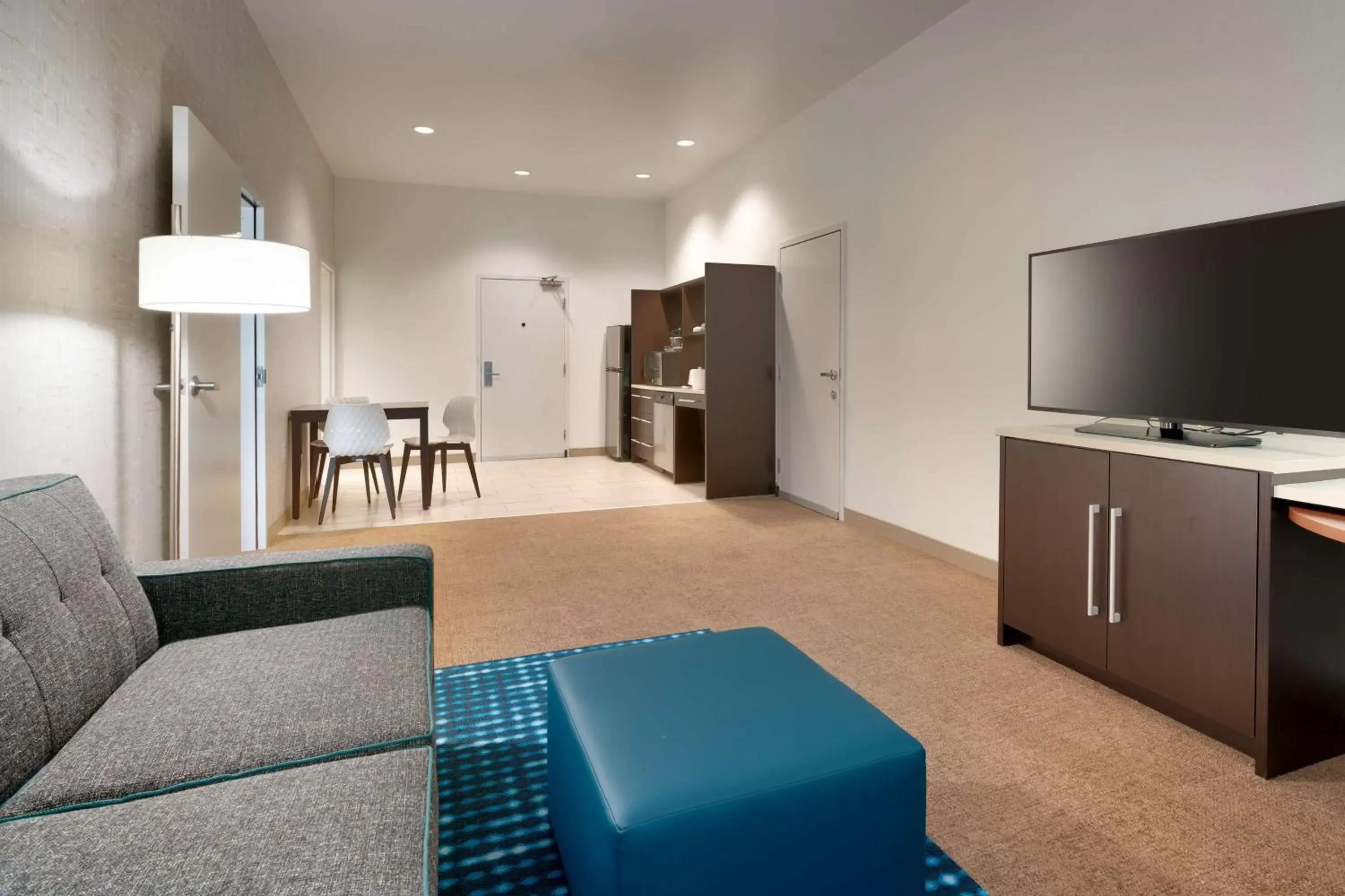 Kitchen or kitchenette, Seating Area in Home2 Suites by Hilton Houston/Katy