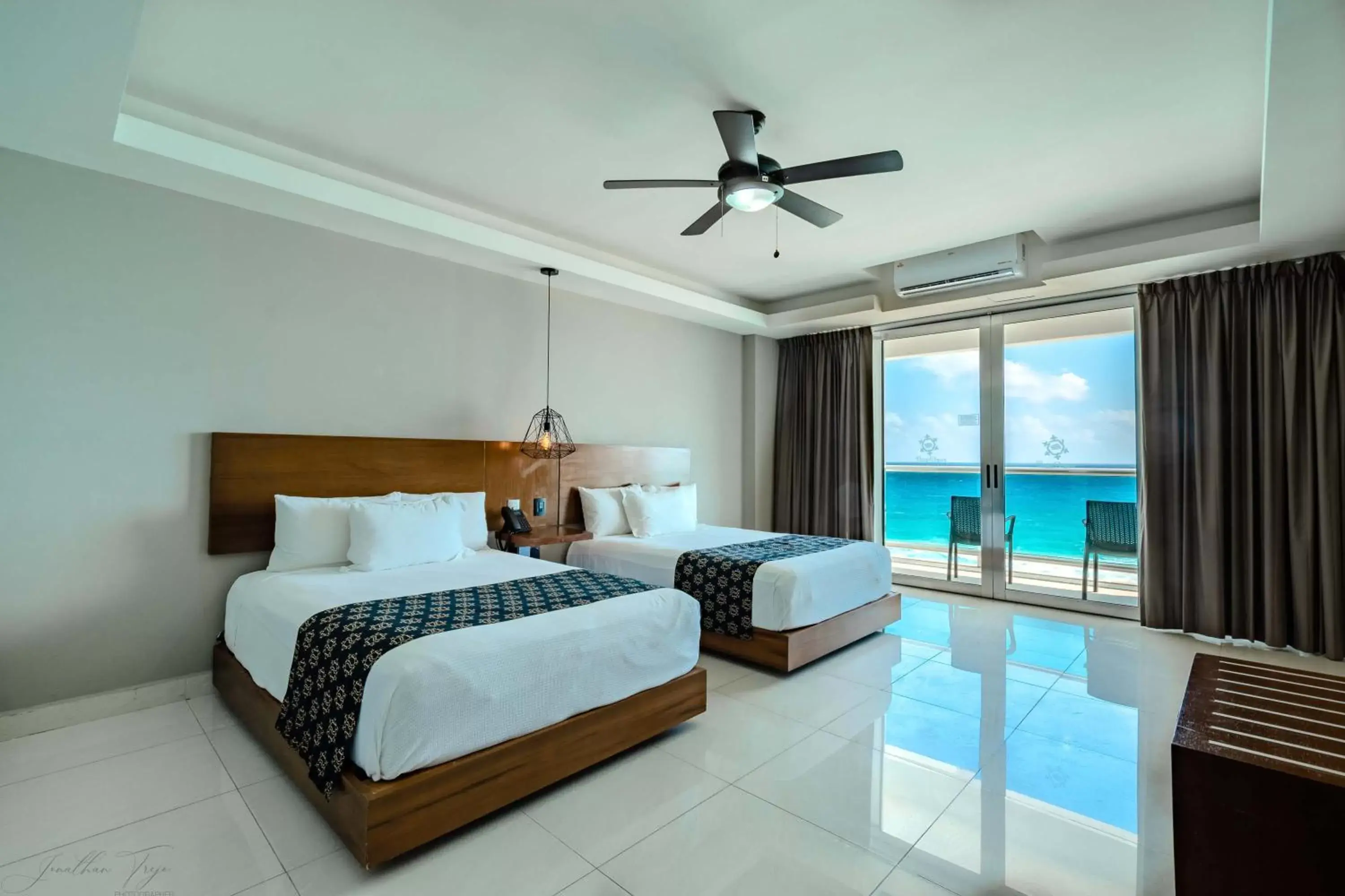 Photo of the whole room in Ocean Dream Cancun by GuruHotel