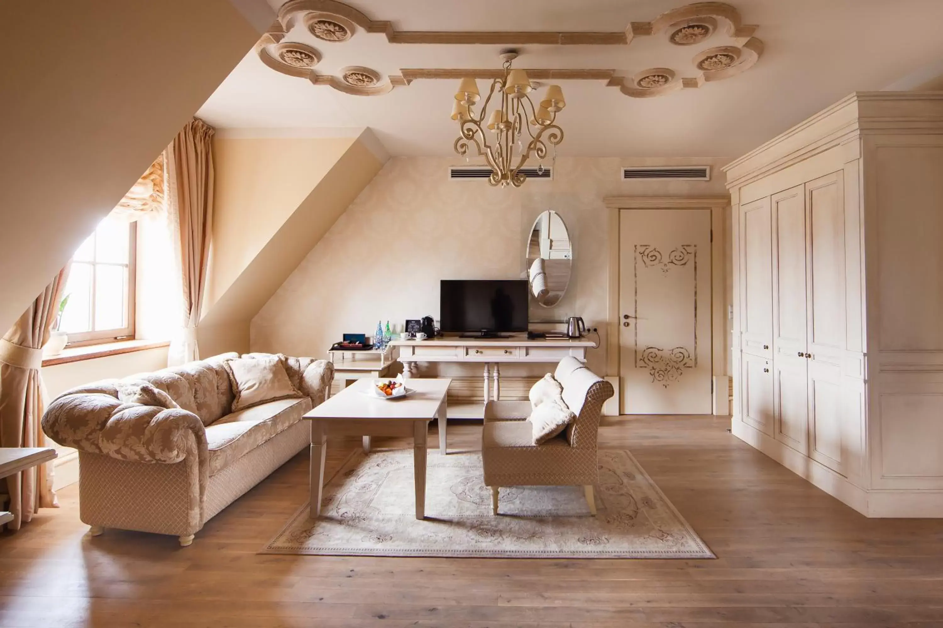 Photo of the whole room, TV/Entertainment Center in Hotel Król Kazimierz