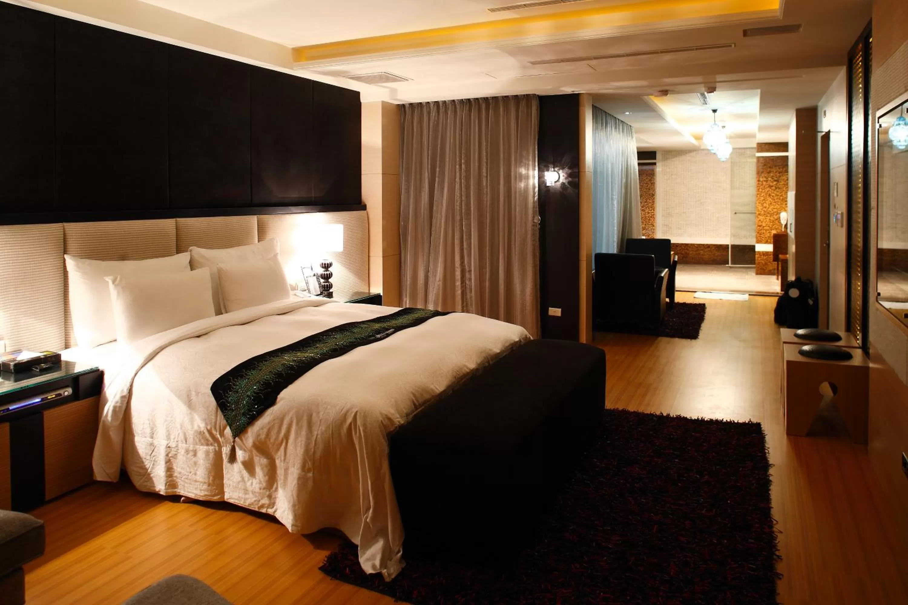 Photo of the whole room, Bed in Dryad Motel