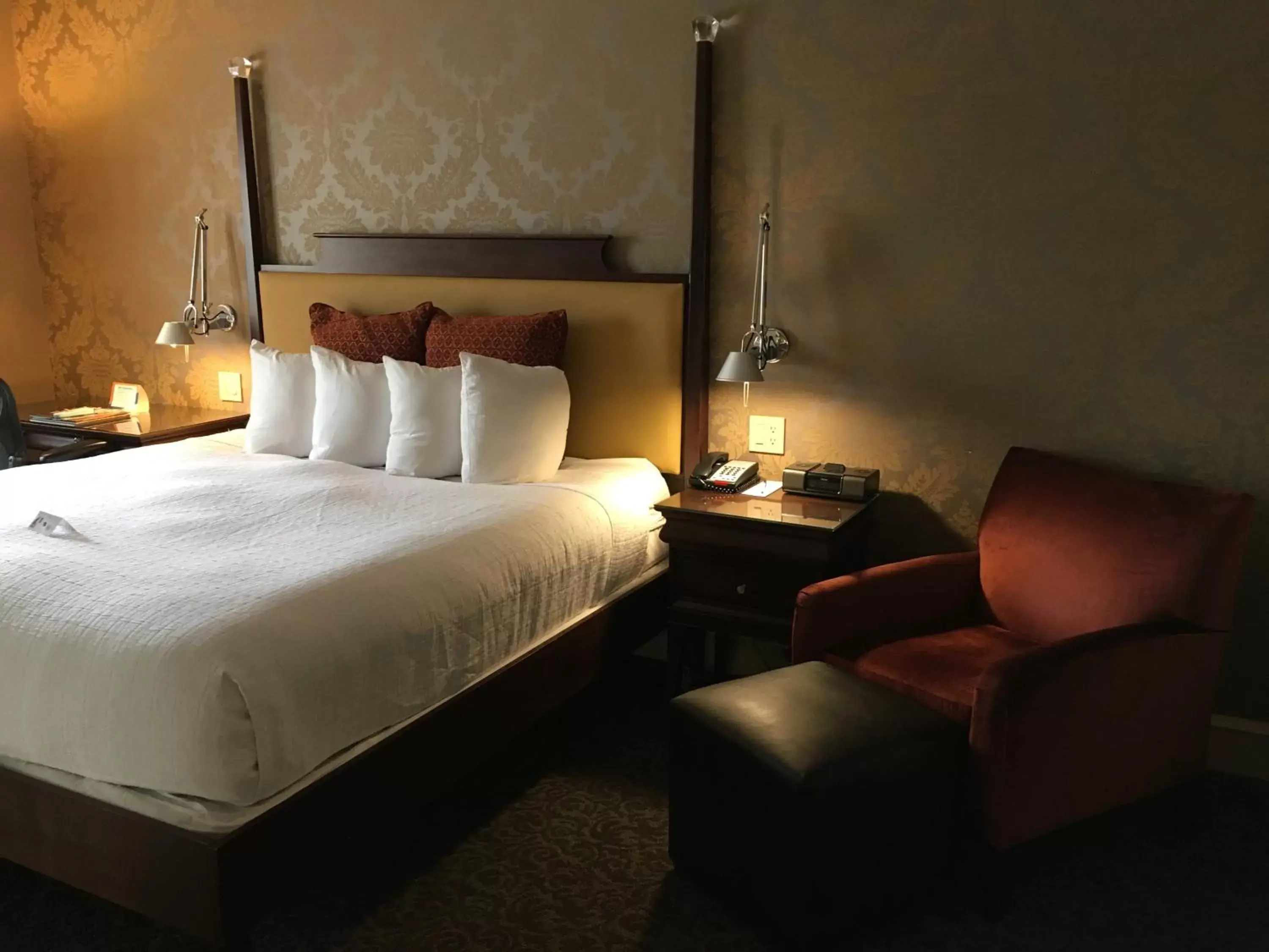 Queen Room in Chestnut Hill Hotel