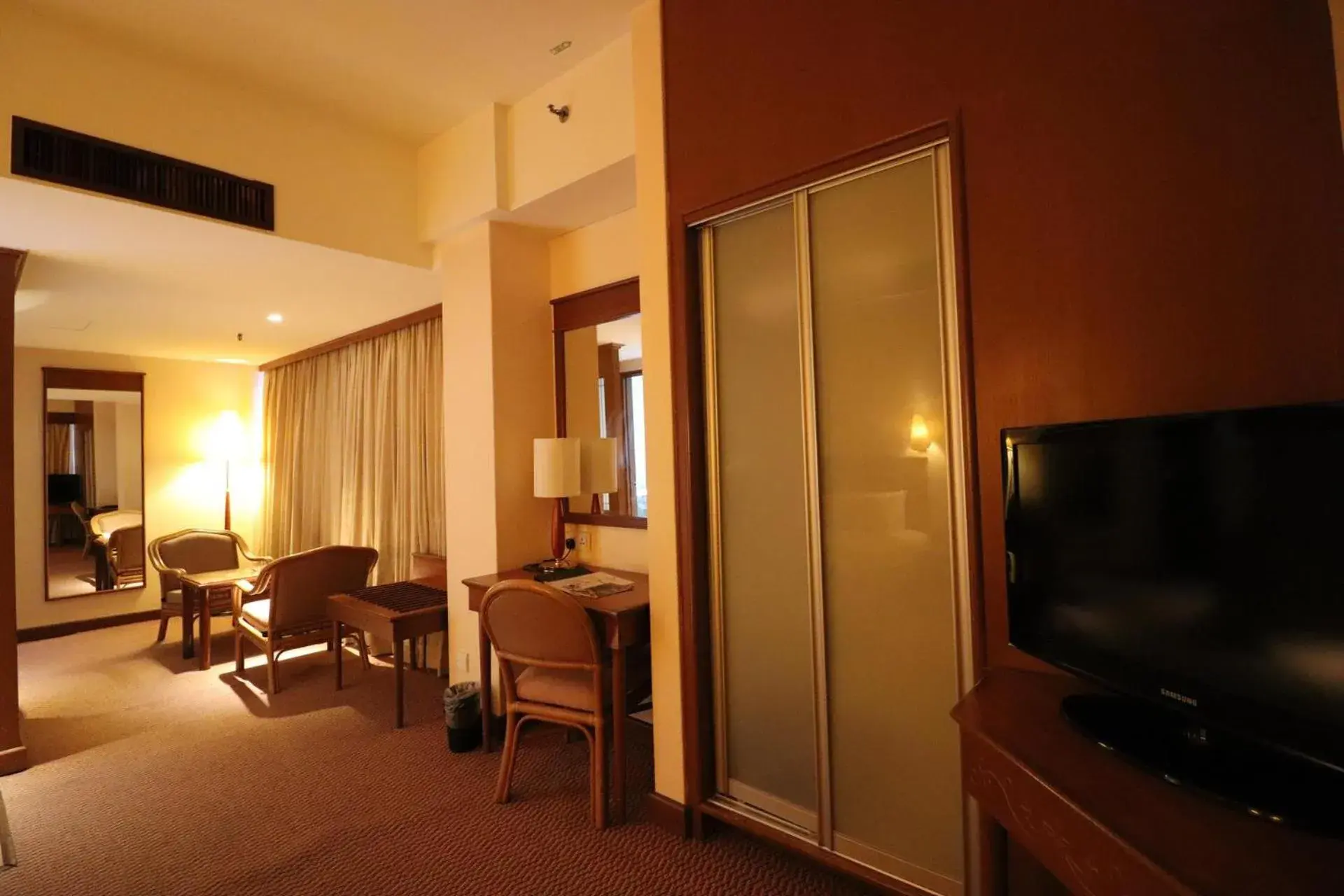Living room, TV/Entertainment Center in Hotel Grand Continental Kuala Lumpur