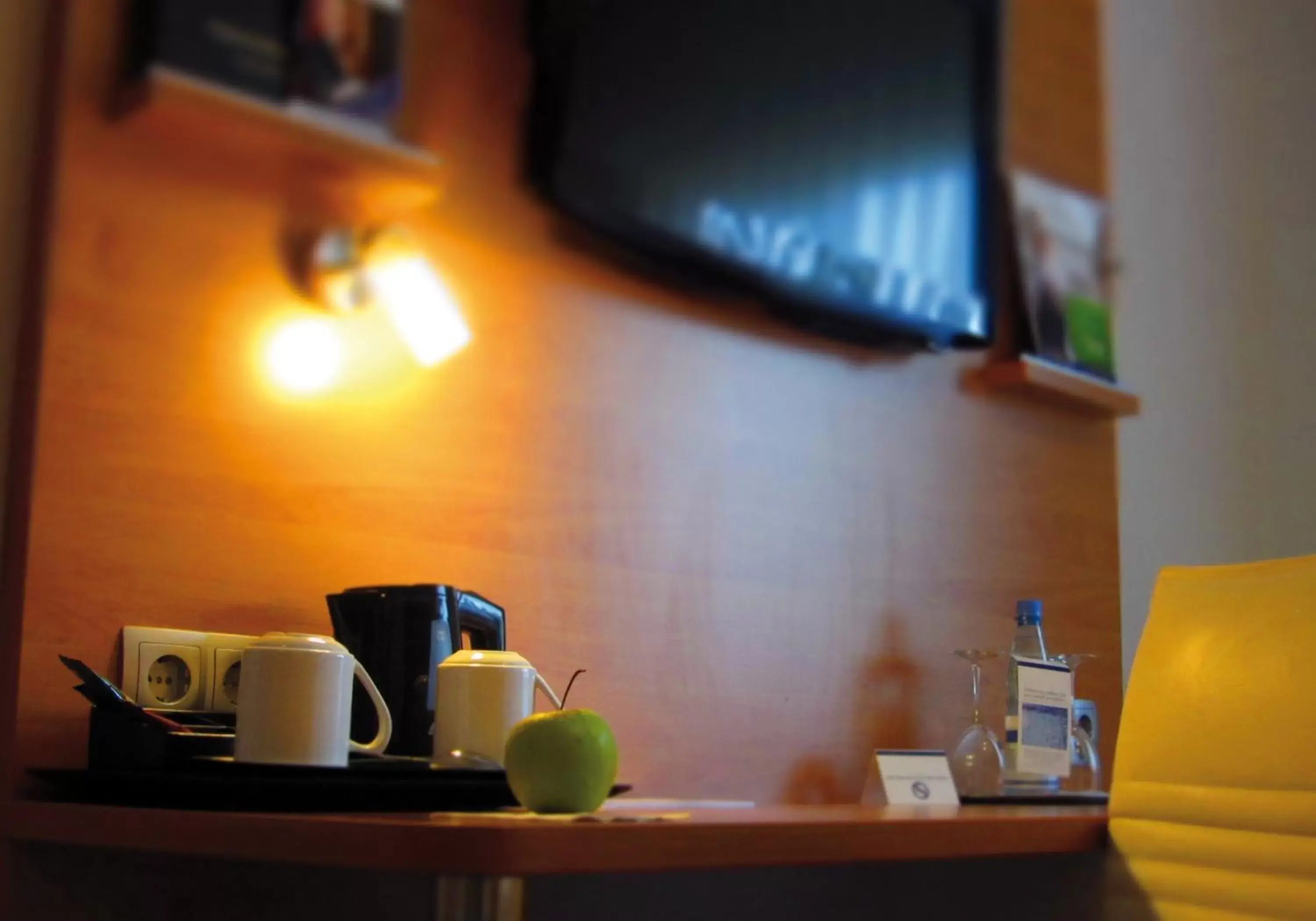 Photo of the whole room, Coffee/Tea Facilities in Best Western Plaza Hotel Stuttgart-Filderstadt