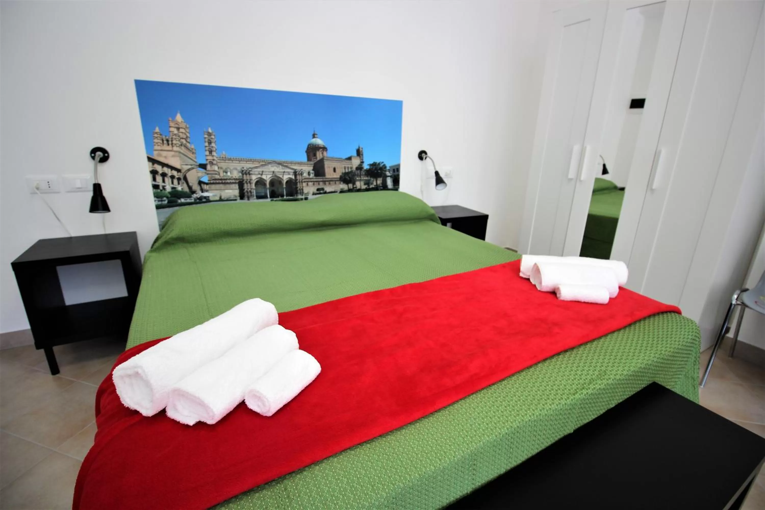 Bedroom, Bed in B&B Into Palermo Rooms vicino al teatro Massimo