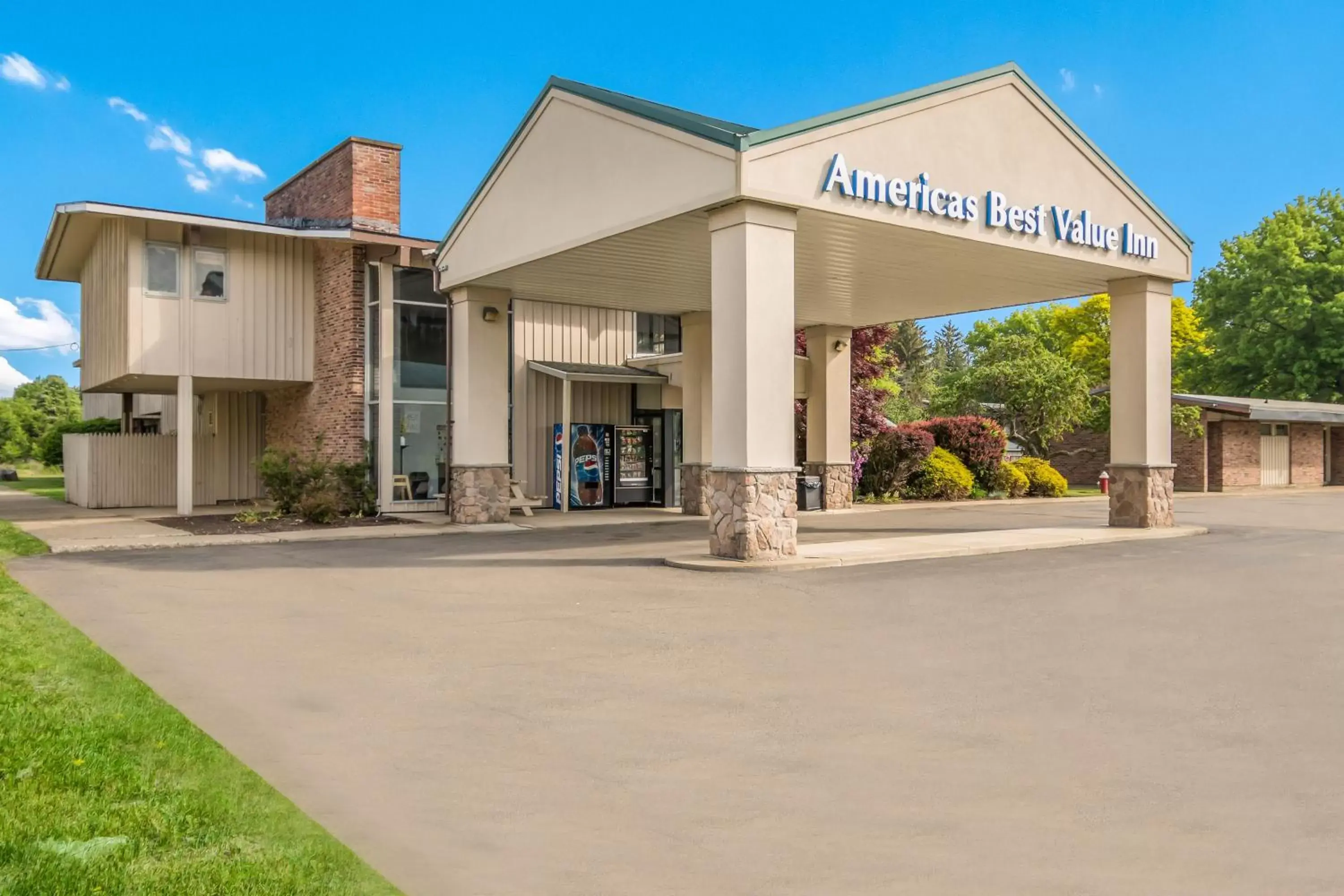 Facade/entrance in Americas Best Value Inn-Painted Post