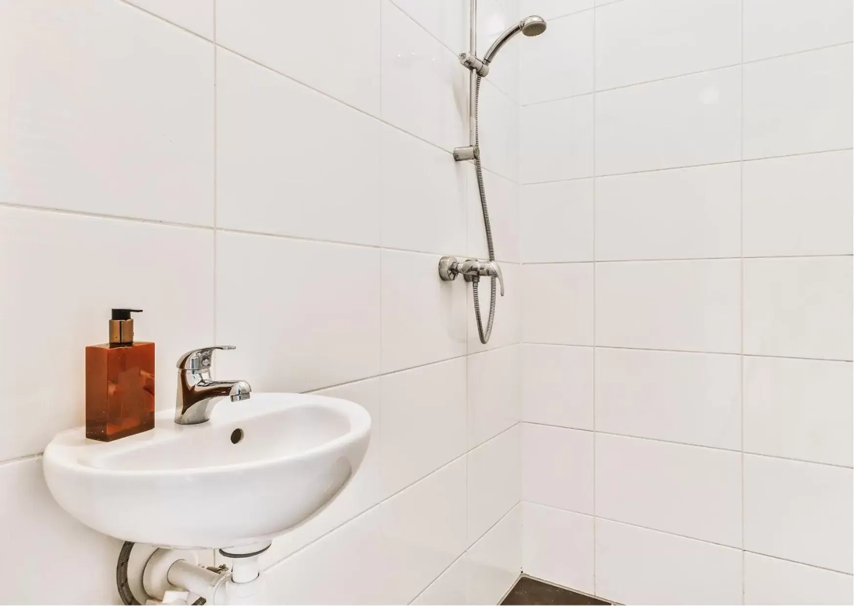 Shower, Bathroom in Zingle Stay Airport Hotel