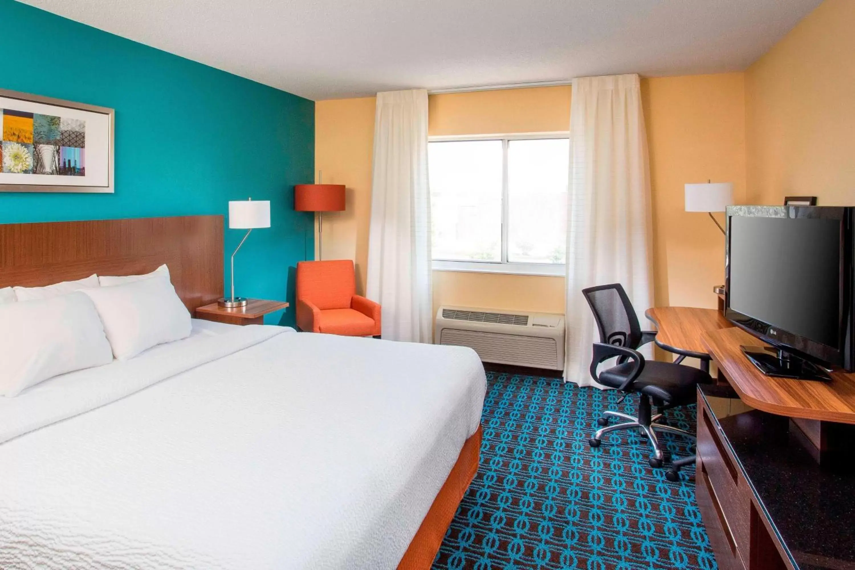Photo of the whole room, Bed in Fairfield Inn & Suites by Marriott Dayton South