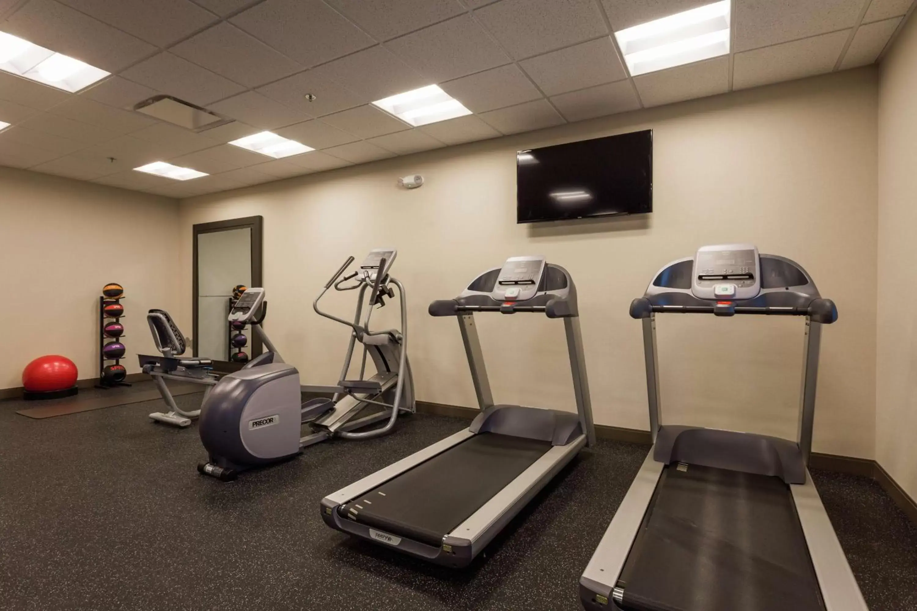Fitness centre/facilities in Hampton Inn Cumberland Fitness centre/facilities in Hampton Inn Cumberland
