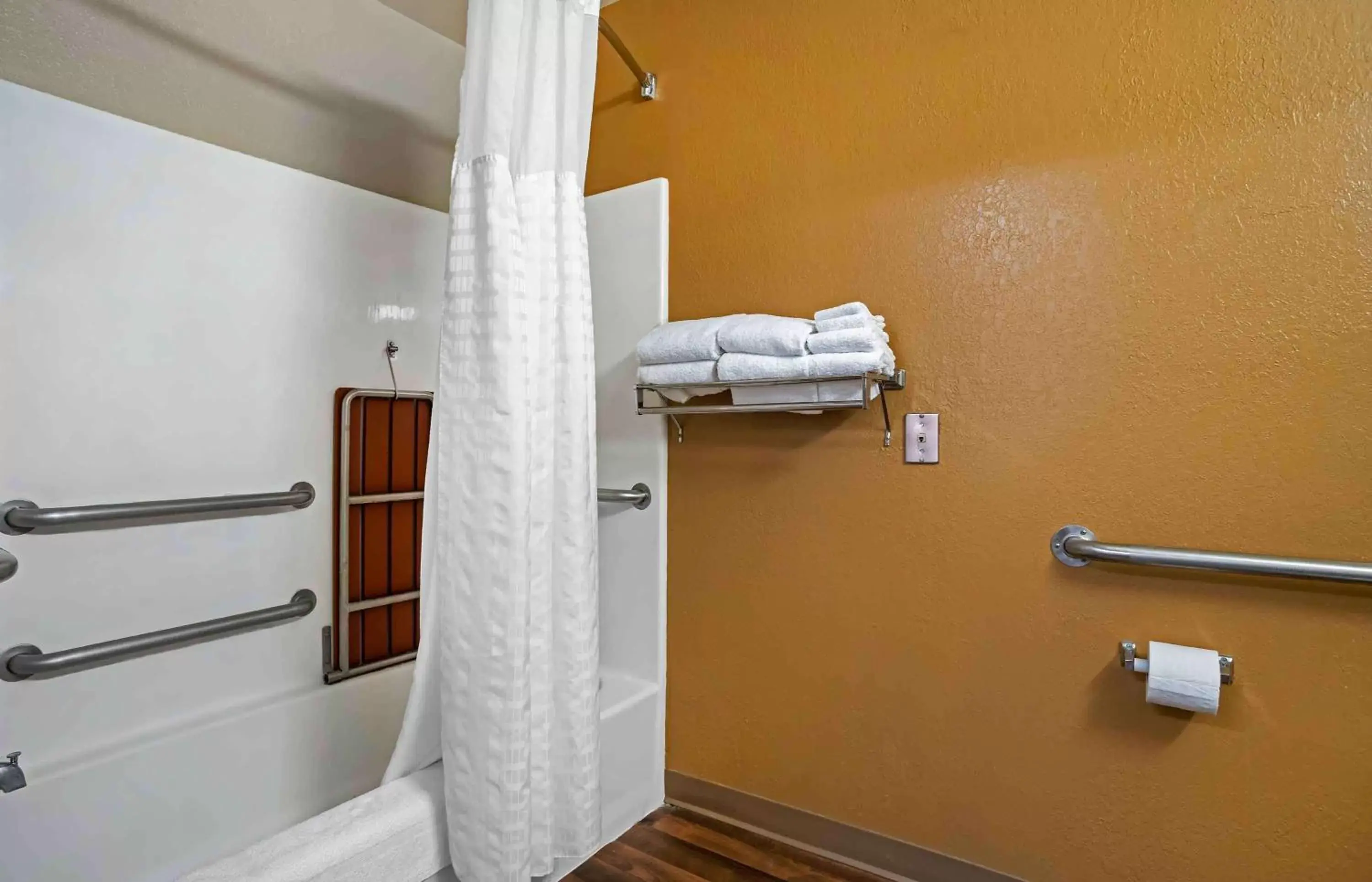 Bathroom in Extended Stay America Suites - Columbia - Columbia Parkway