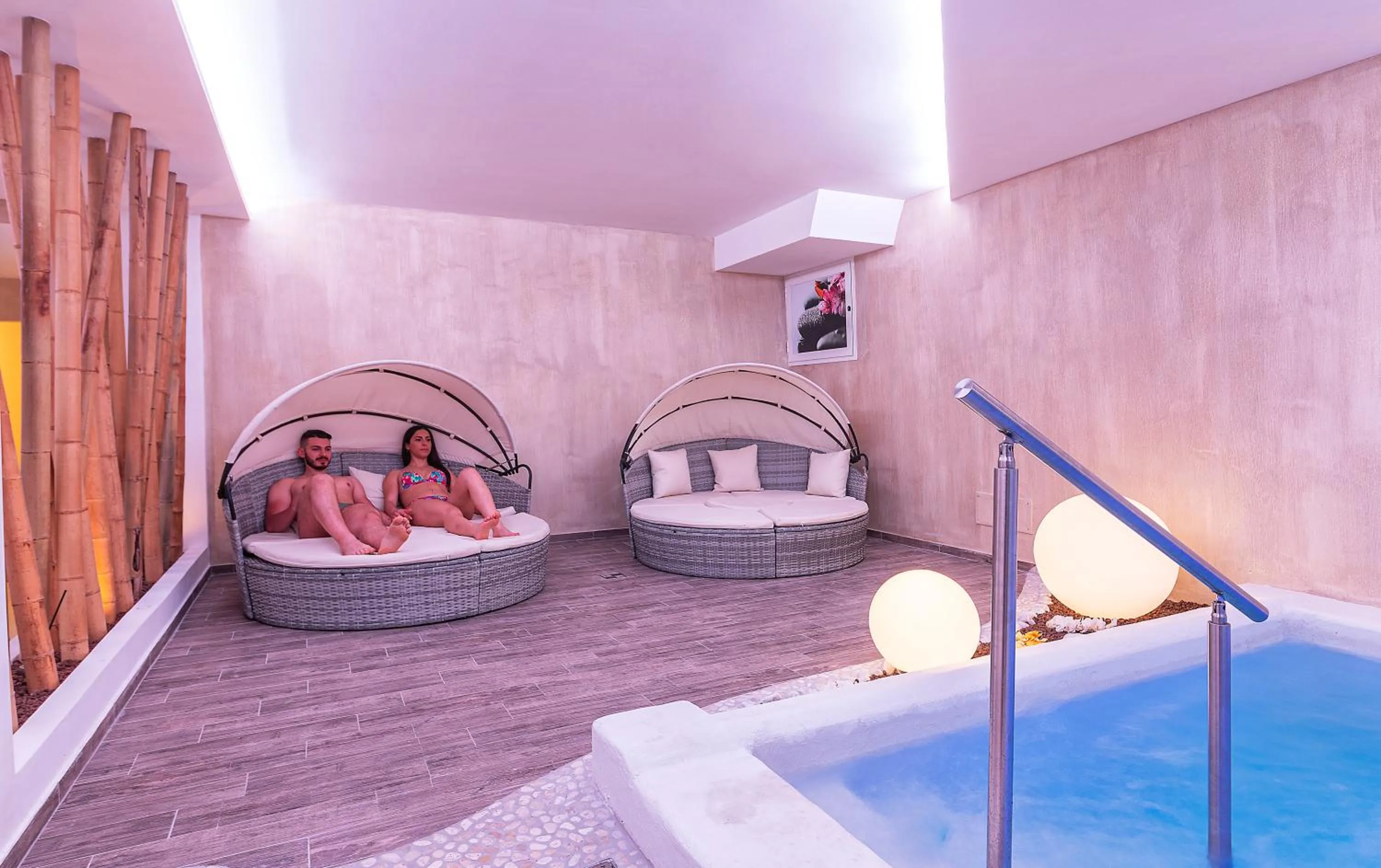 Swimming pool in Royal Sunset Hotel