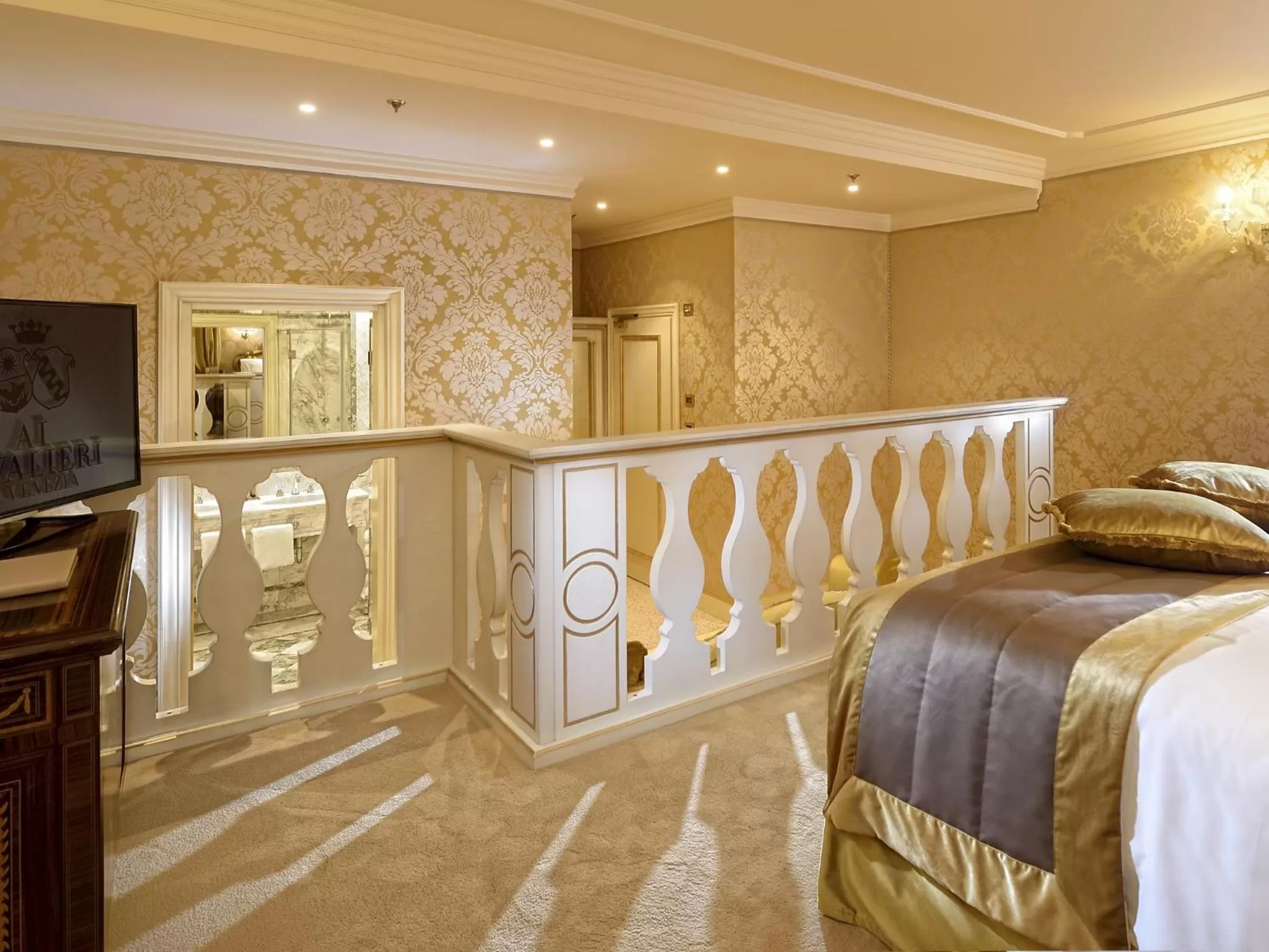 Photo of the whole room, Bed in Hotel Ai Cavalieri di Venezia