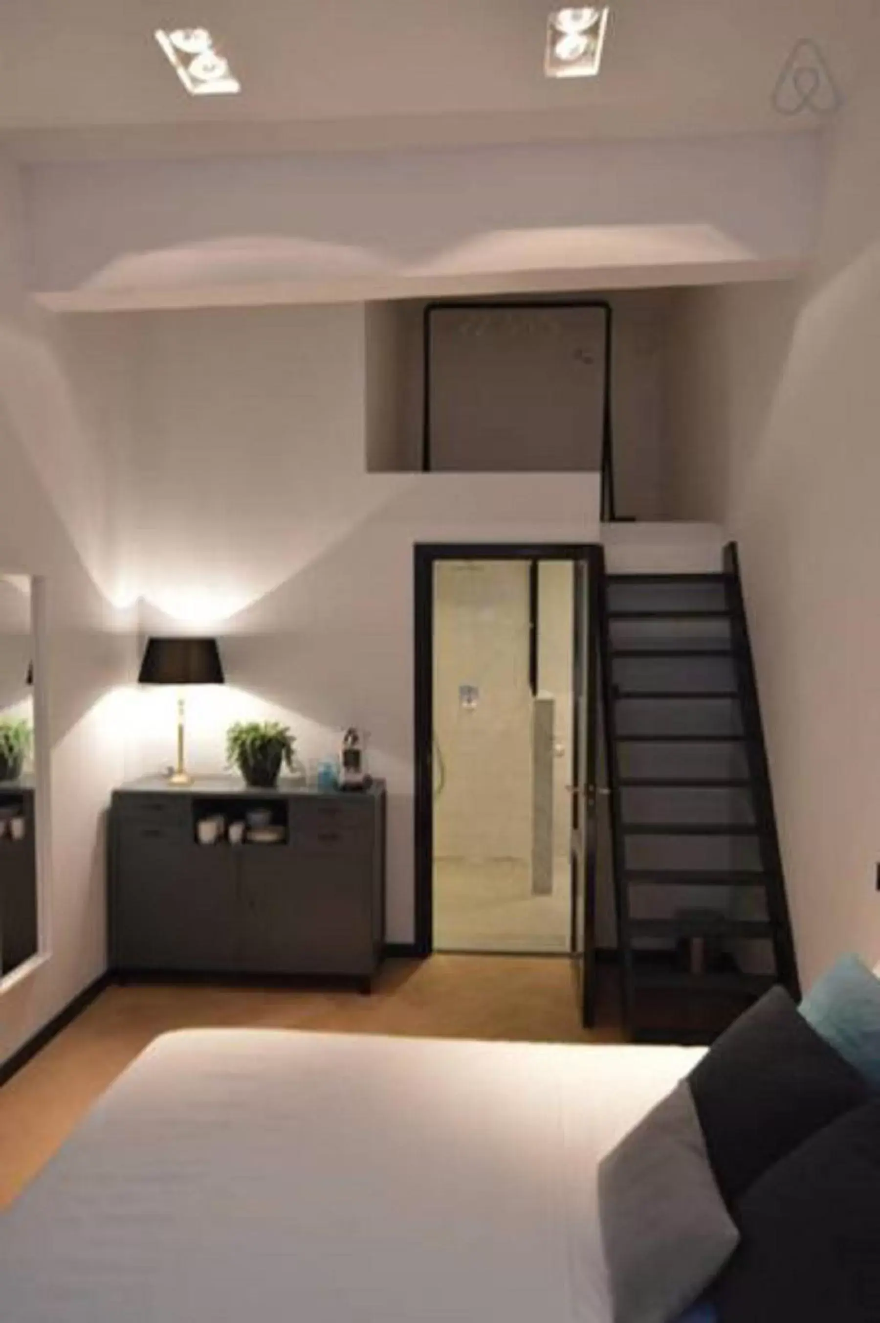 Bedroom, Kitchen/Kitchenette in Romantic ground floor suite in Pijp near Sarphatipark