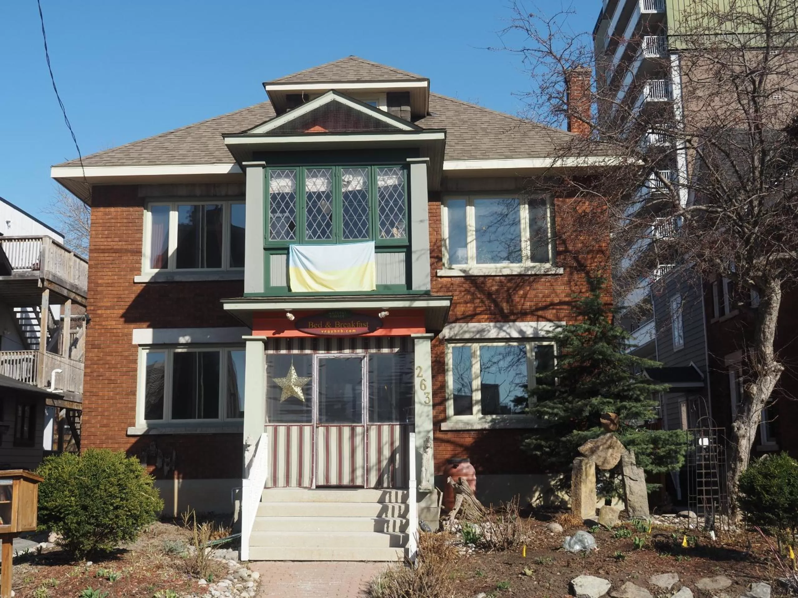 Property Building in Downtown Bed and Breakfast