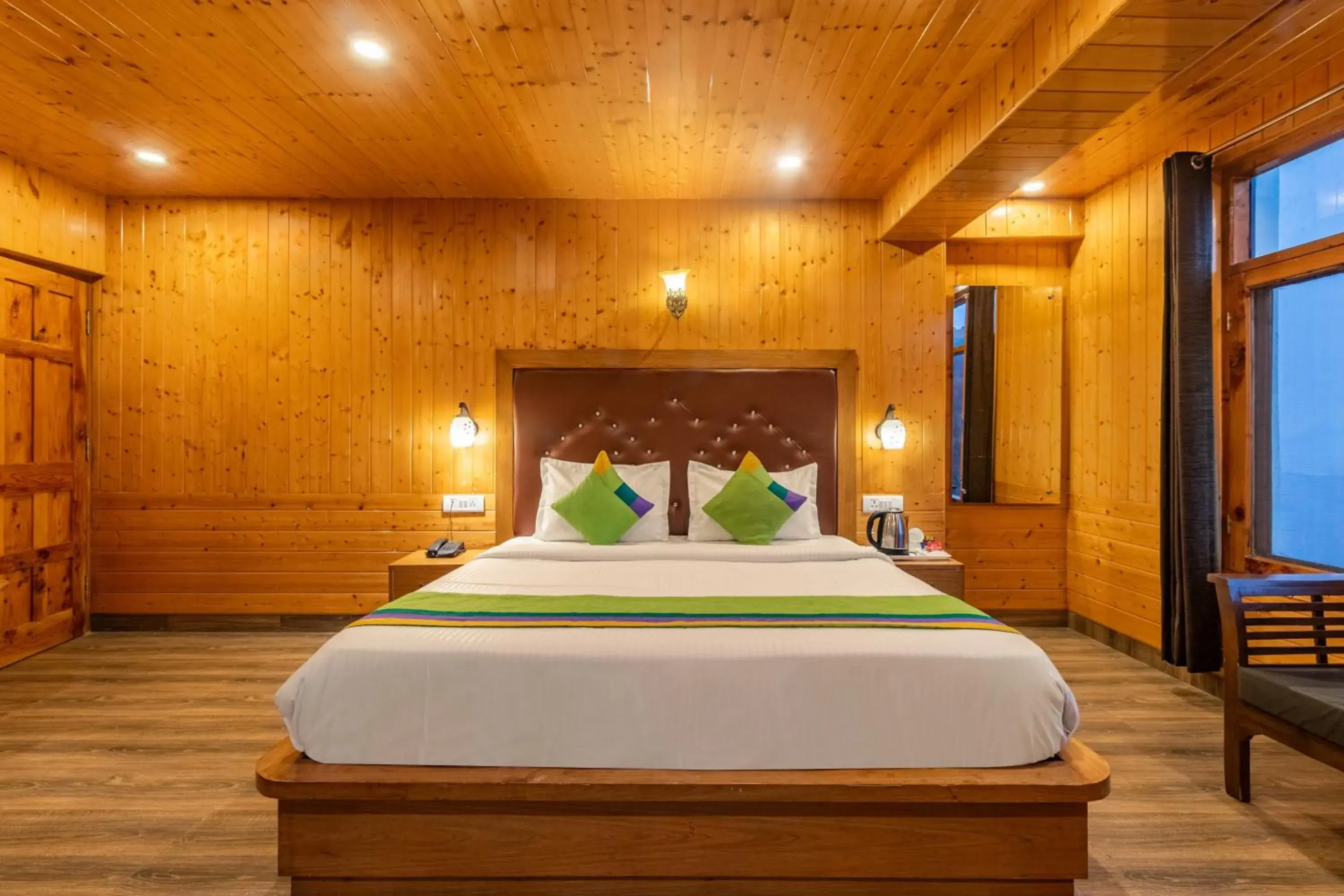 Bedroom, Bed in Treebo Trend Snow View Resort