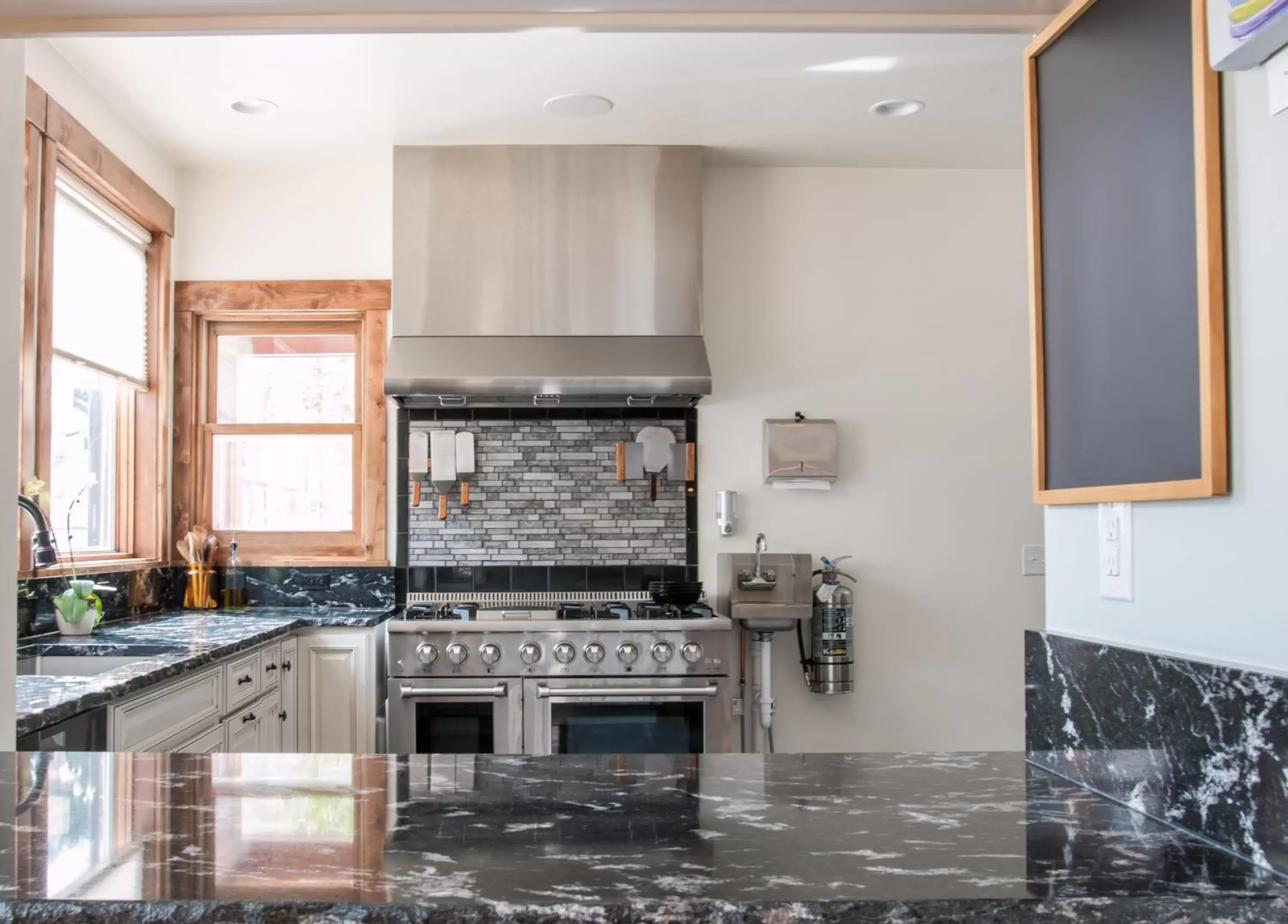 Kitchen/Kitchenette in Clear Creek Inn